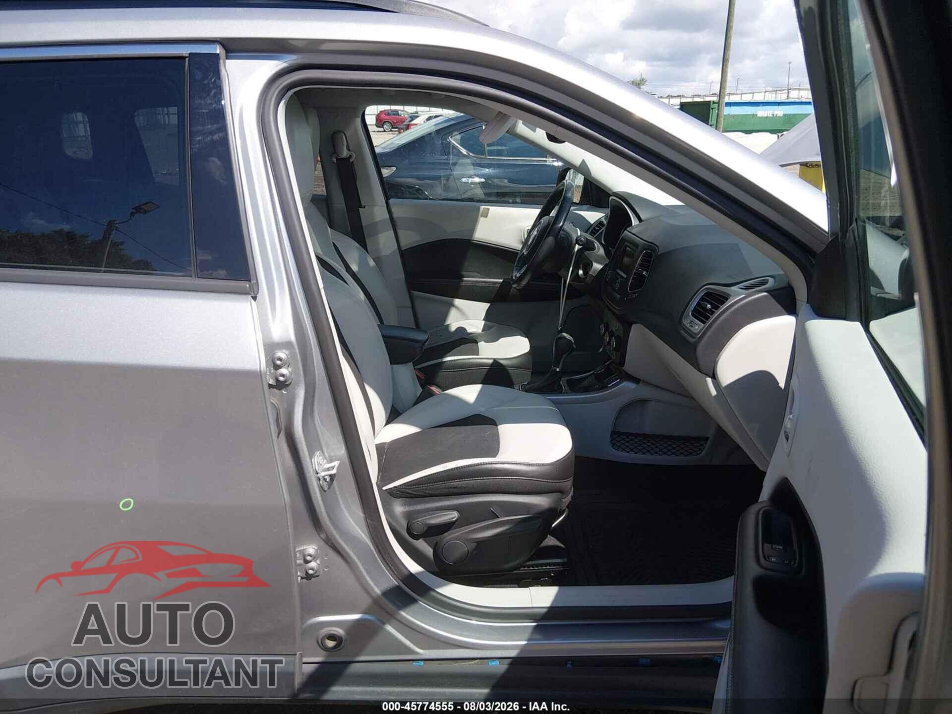 JEEP COMPASS 2018 - 3C4NJDBB3JT314268