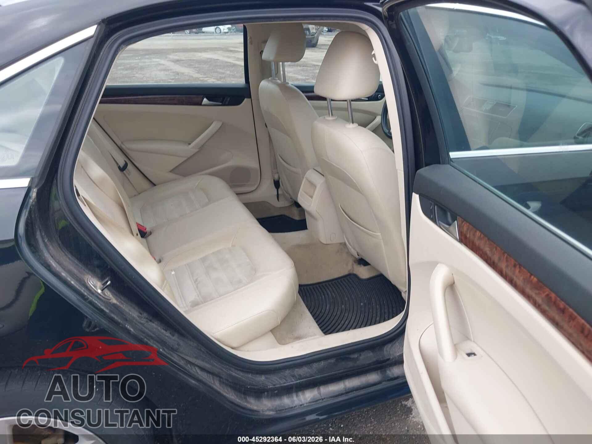 VOLKSWAGEN PASSAT 2012 - 1VWCM7A33CC066576