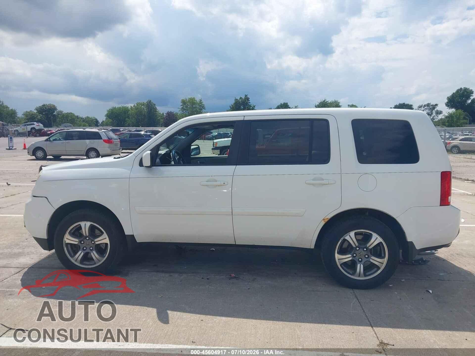 HONDA PILOT 2015 - 5FNYF4H3XFB020516