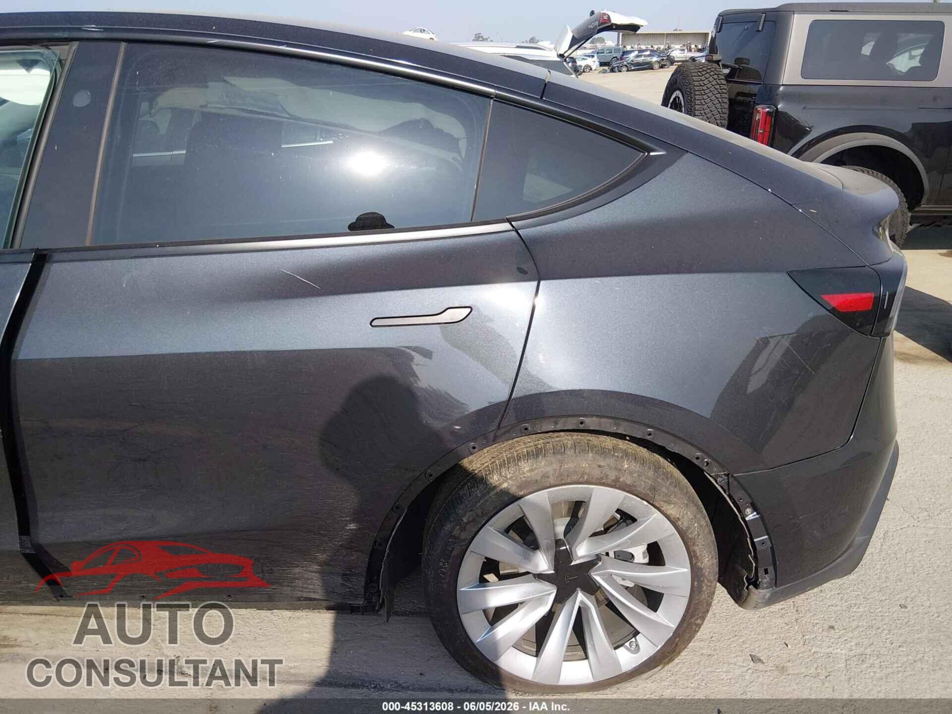 TESLA MODEL Y 2026 - 7SAYGDEDXTF541597