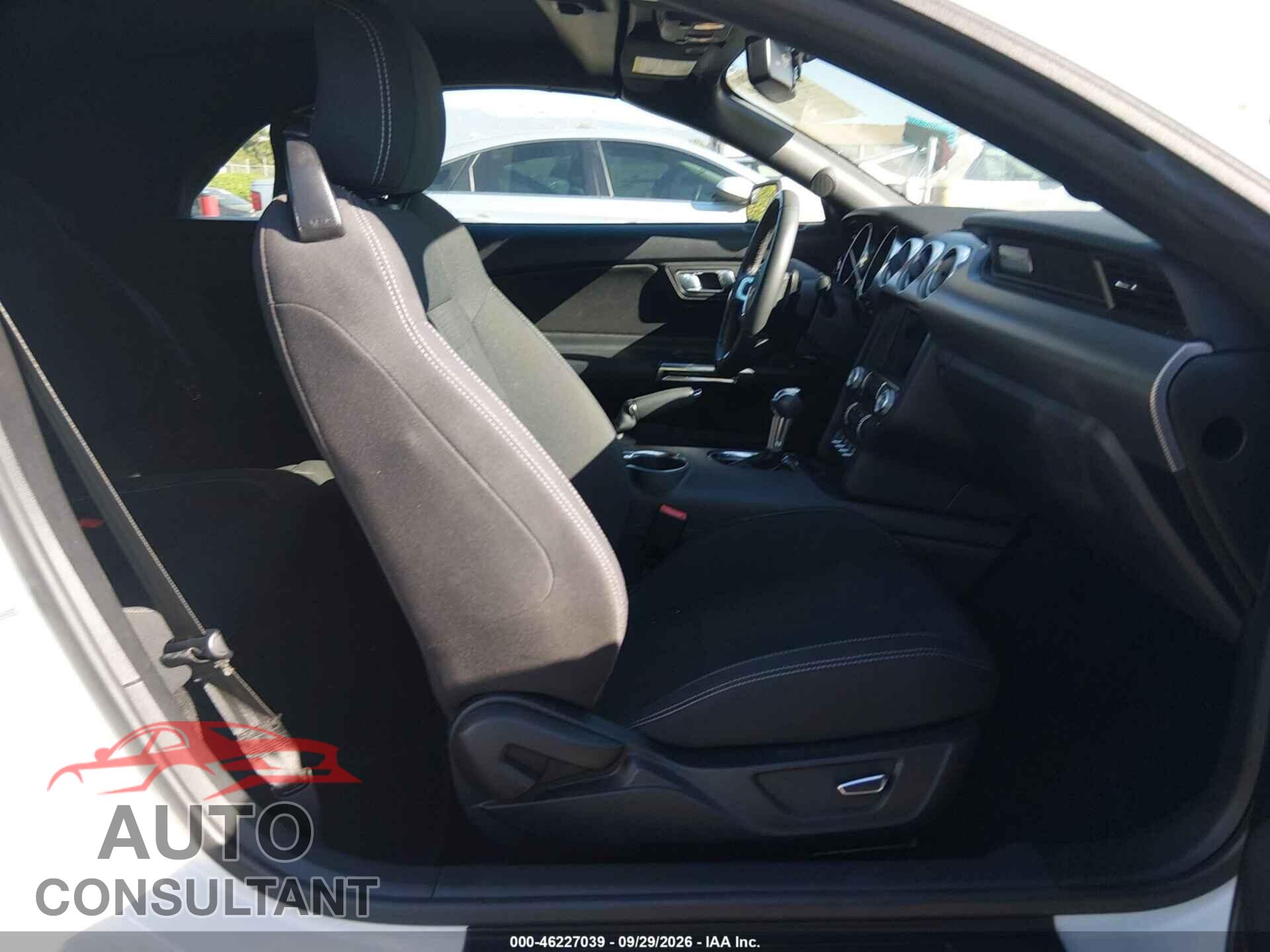 FORD MUSTANG 2018 - 1FATP8UH7J5110853