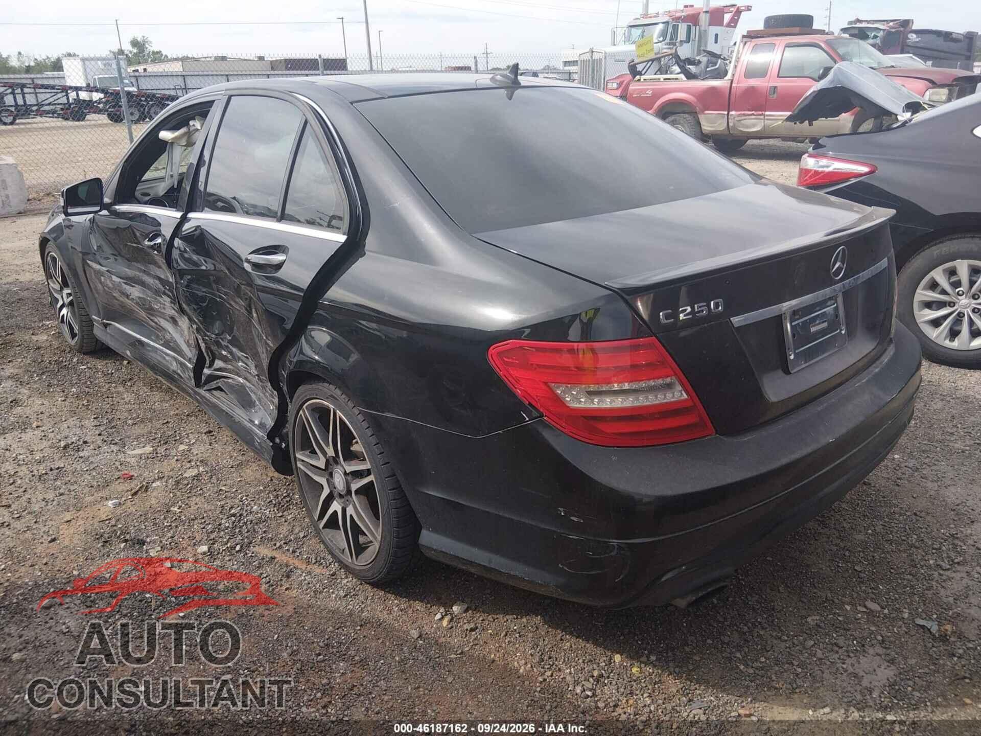 MERCEDES-BENZ C-CLASS 2013 - WDDGF4HB2DR250082