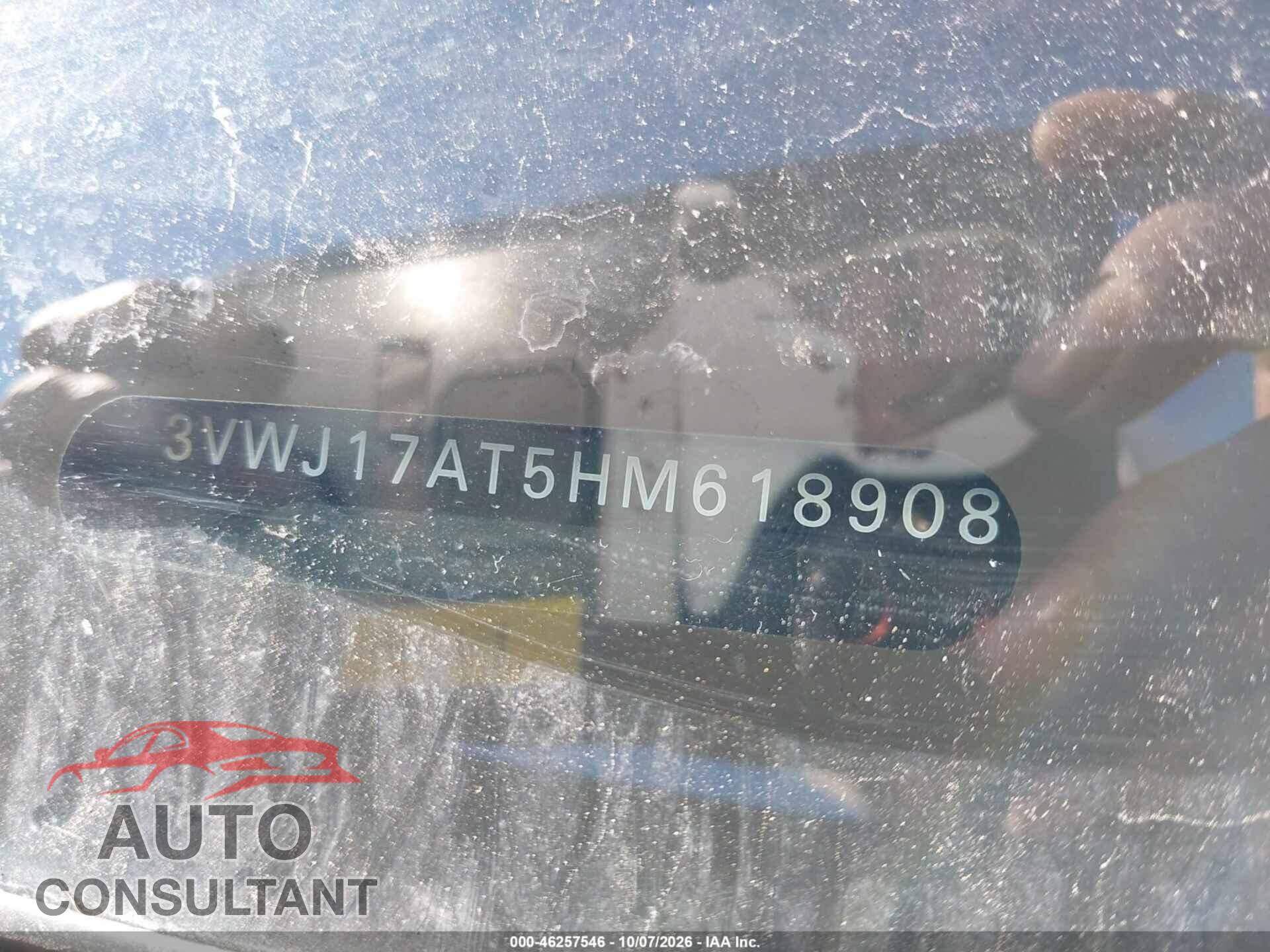 VOLKSWAGEN BEETLE 2017 - 3VWJ17AT5HM618908