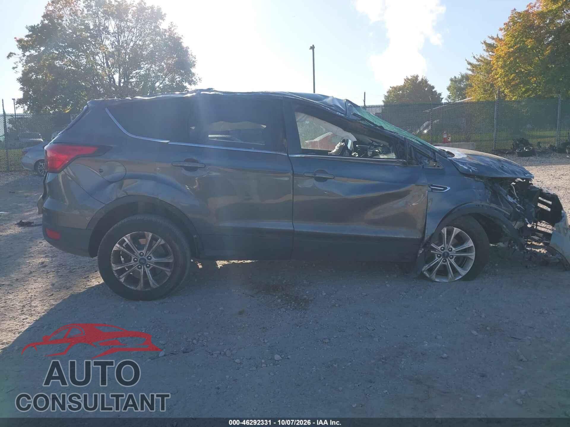 FORD ESCAPE 2019 - 1FMCU0GDXKUB44320