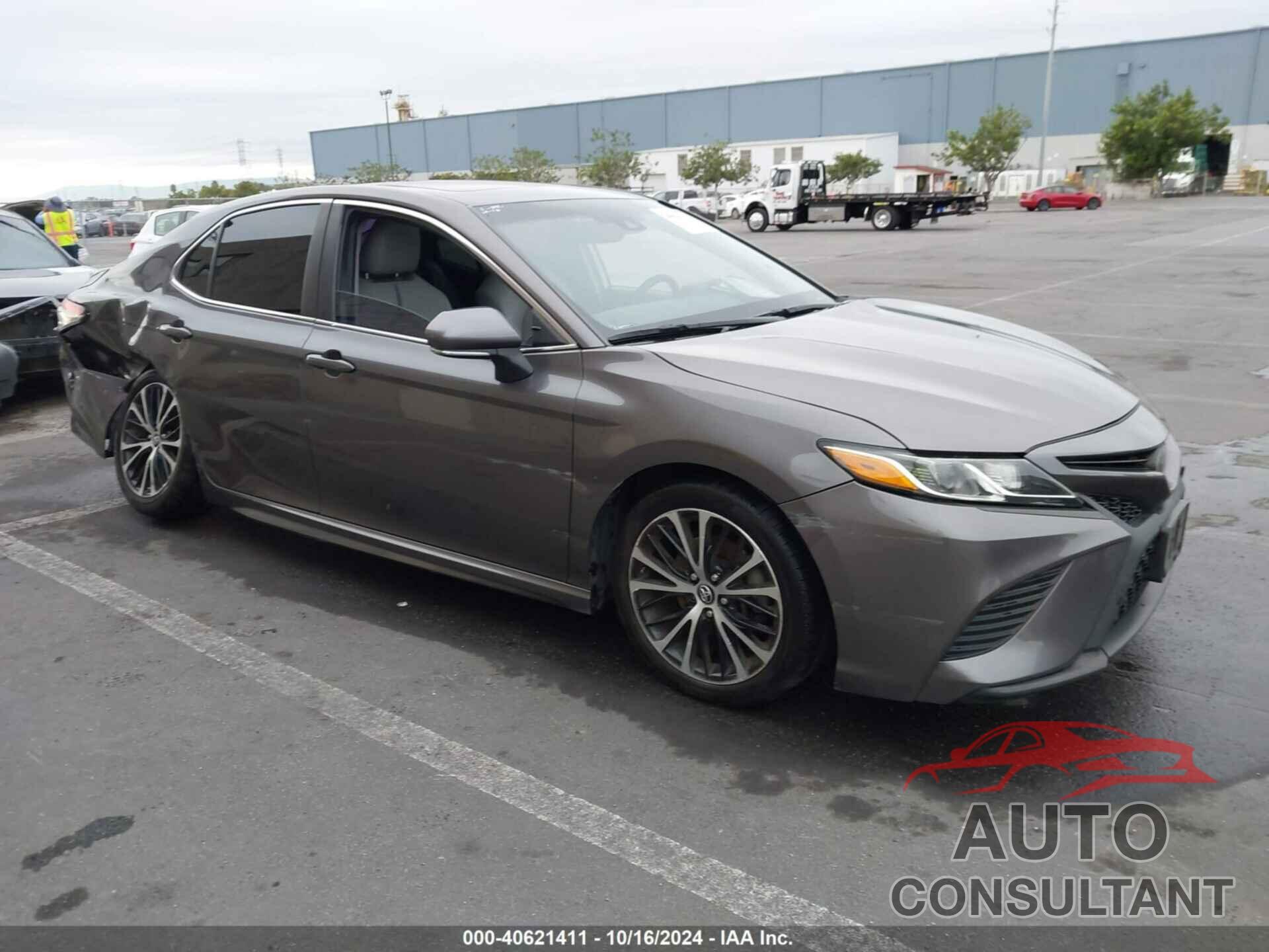 TOYOTA CAMRY 2018 - 4T1B11HK6JU566218