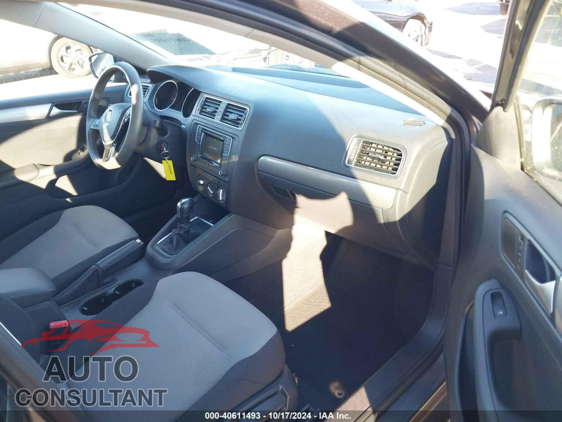 VOLKSWAGEN JETTA 2017 - 3VW2B7AJ9HM212470