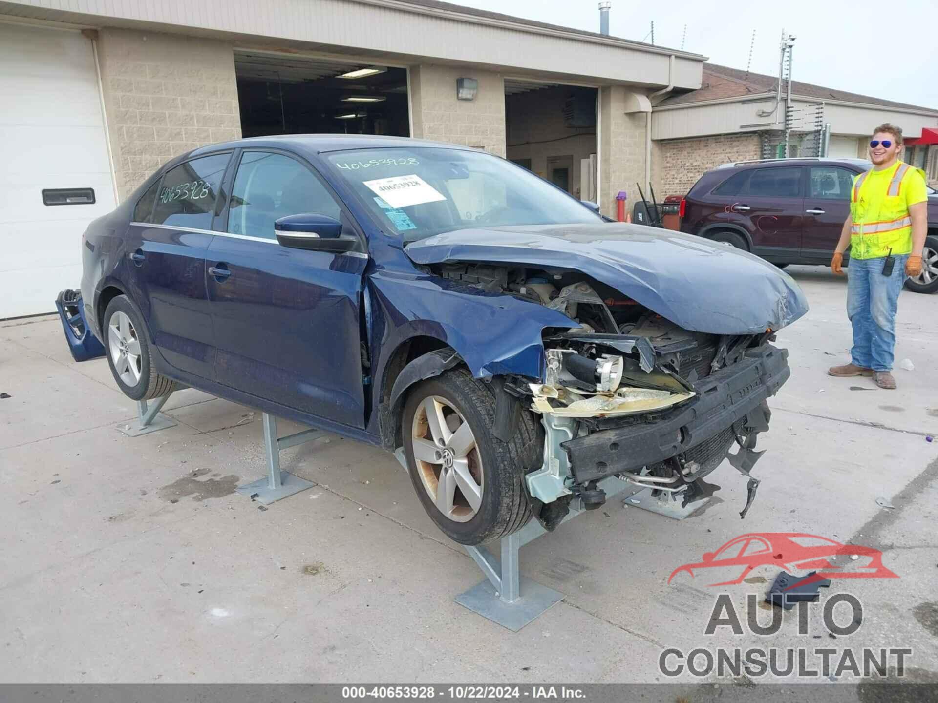 VOLKSWAGEN JETTA 2011 - 3VWDX7AJ7BM008140