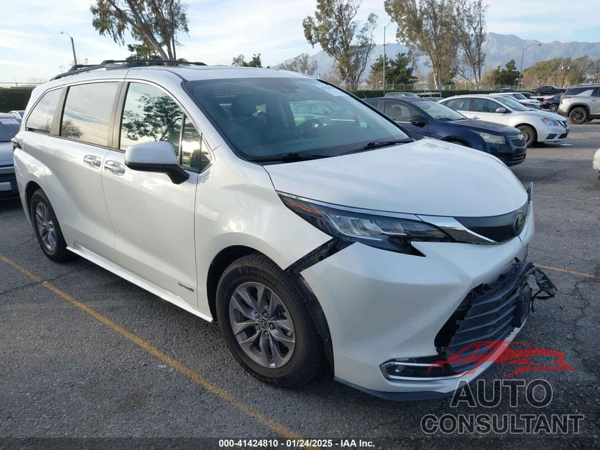 TOYOTA SIENNA 2021 - 5TDJRKEC5MS008266