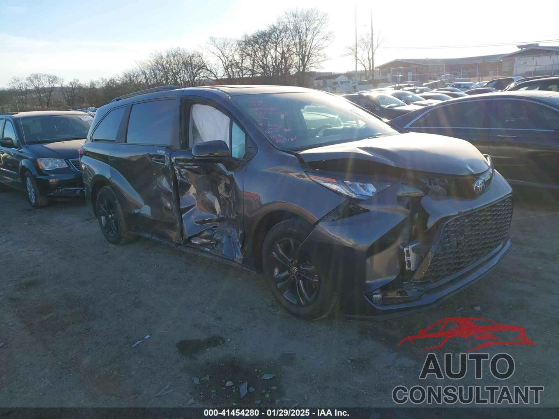 TOYOTA SIENNA 2025 - 5TDDSKFC7SS158263