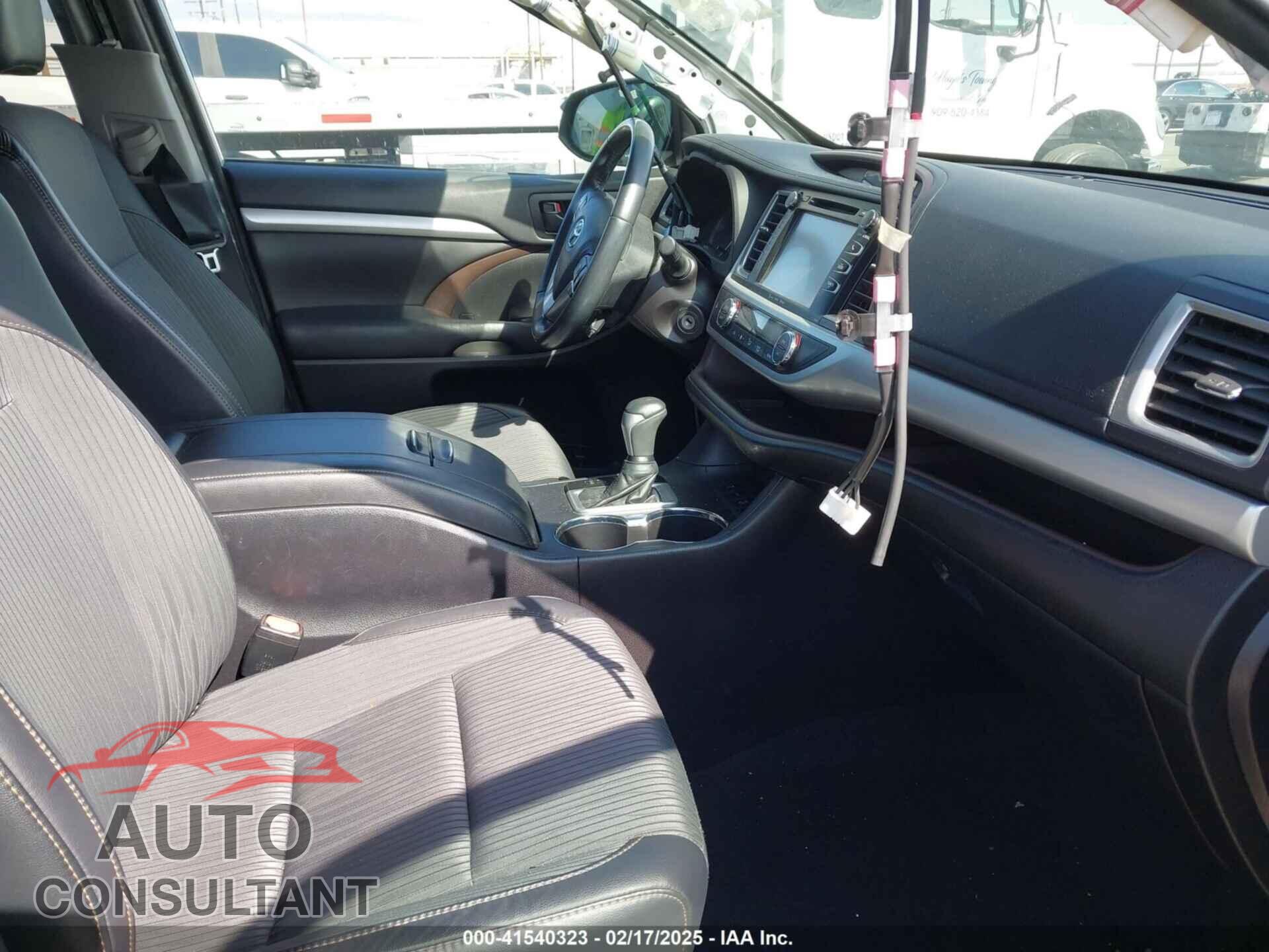 TOYOTA HIGHLANDER 2018 - 5TDBZRFH2JS838268