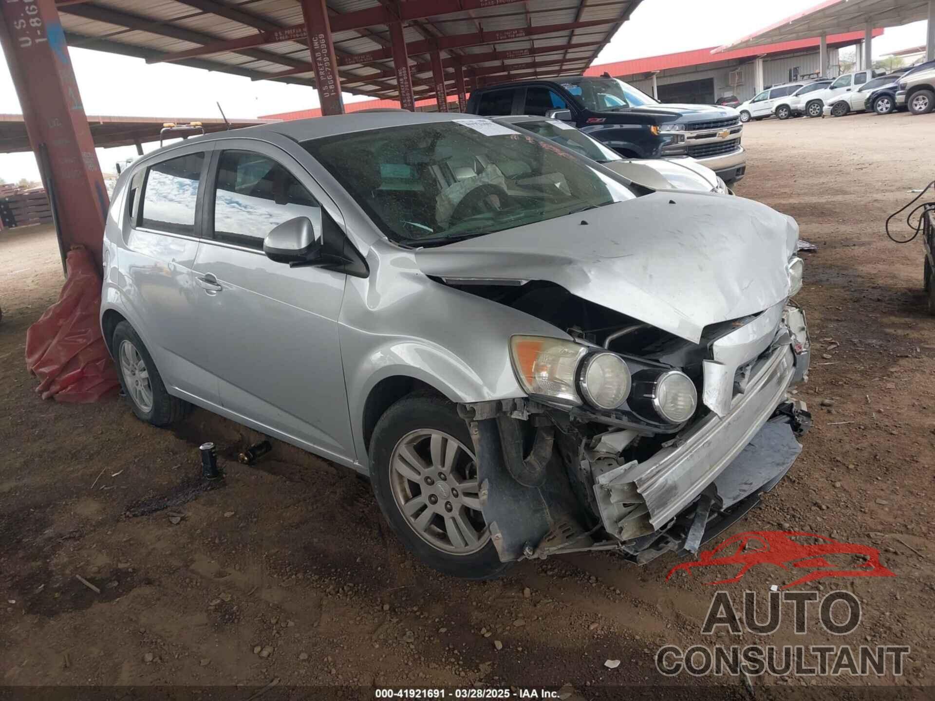 CHEVROLET SONIC 2015 - 1G1JC6SH8F4130538