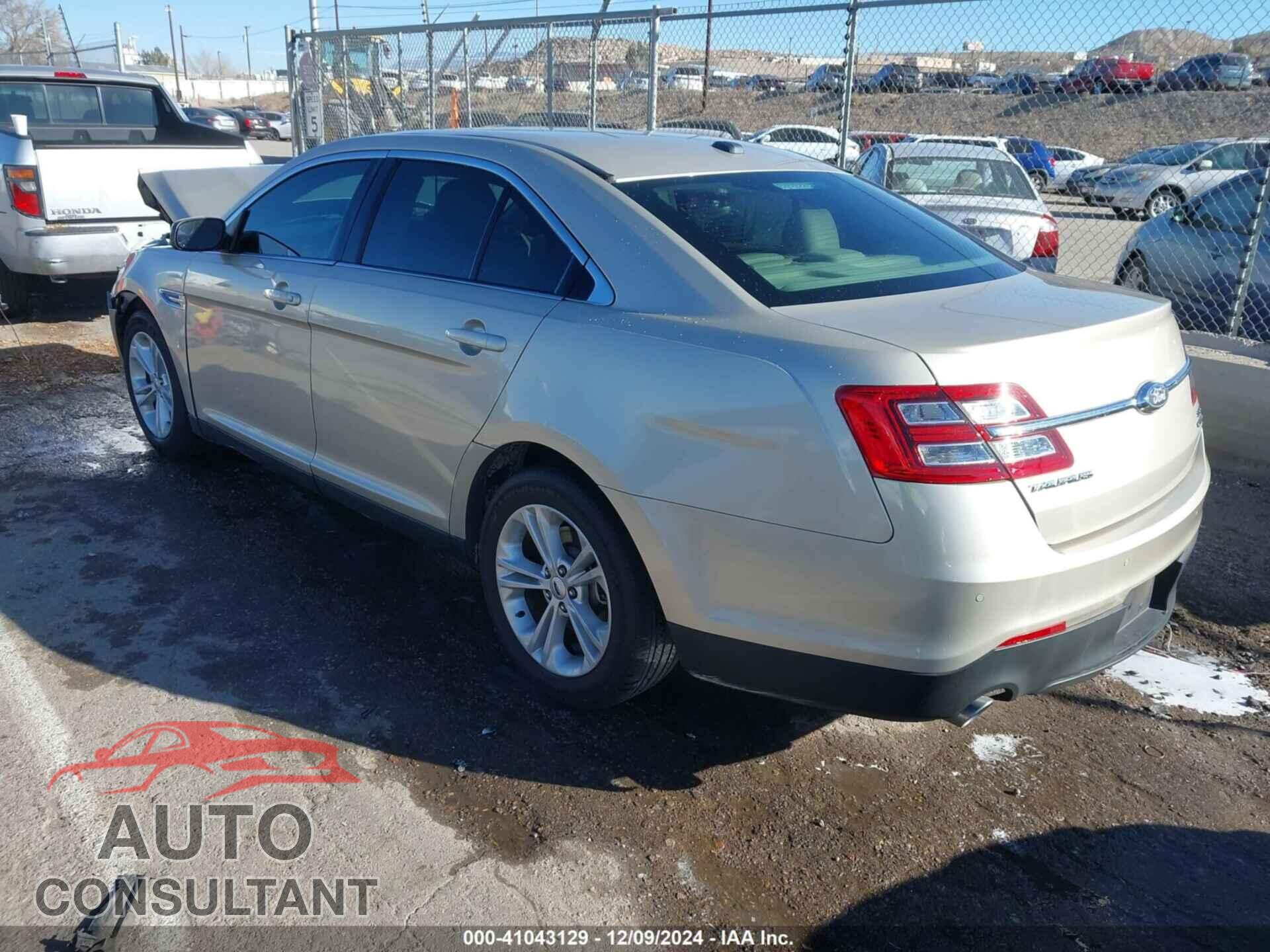 FORD TAURUS 2018 - 1FAHP2E85JG138074