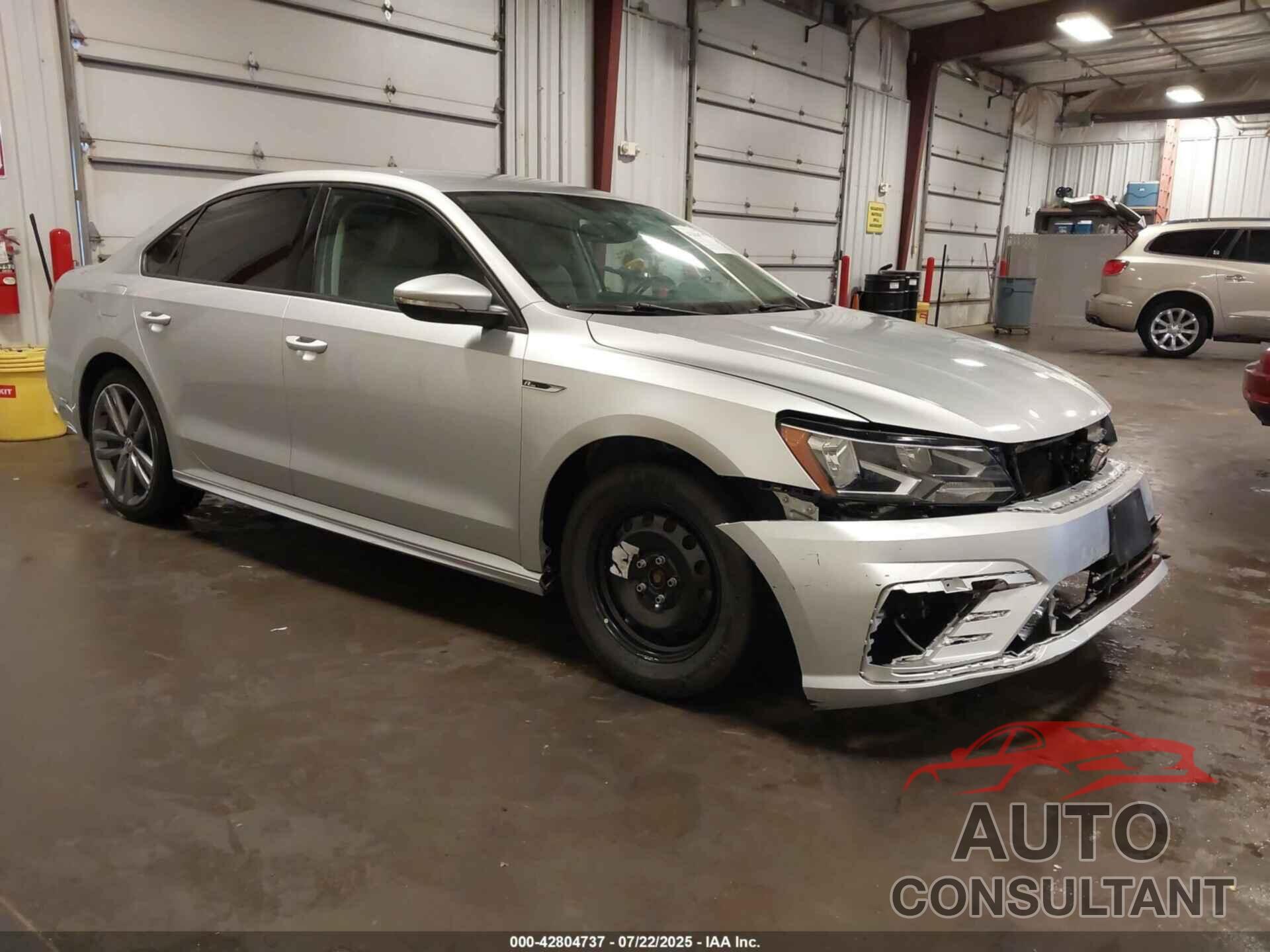 VOLKSWAGEN PASSAT 2018 - 1VWAA7A35JC016467