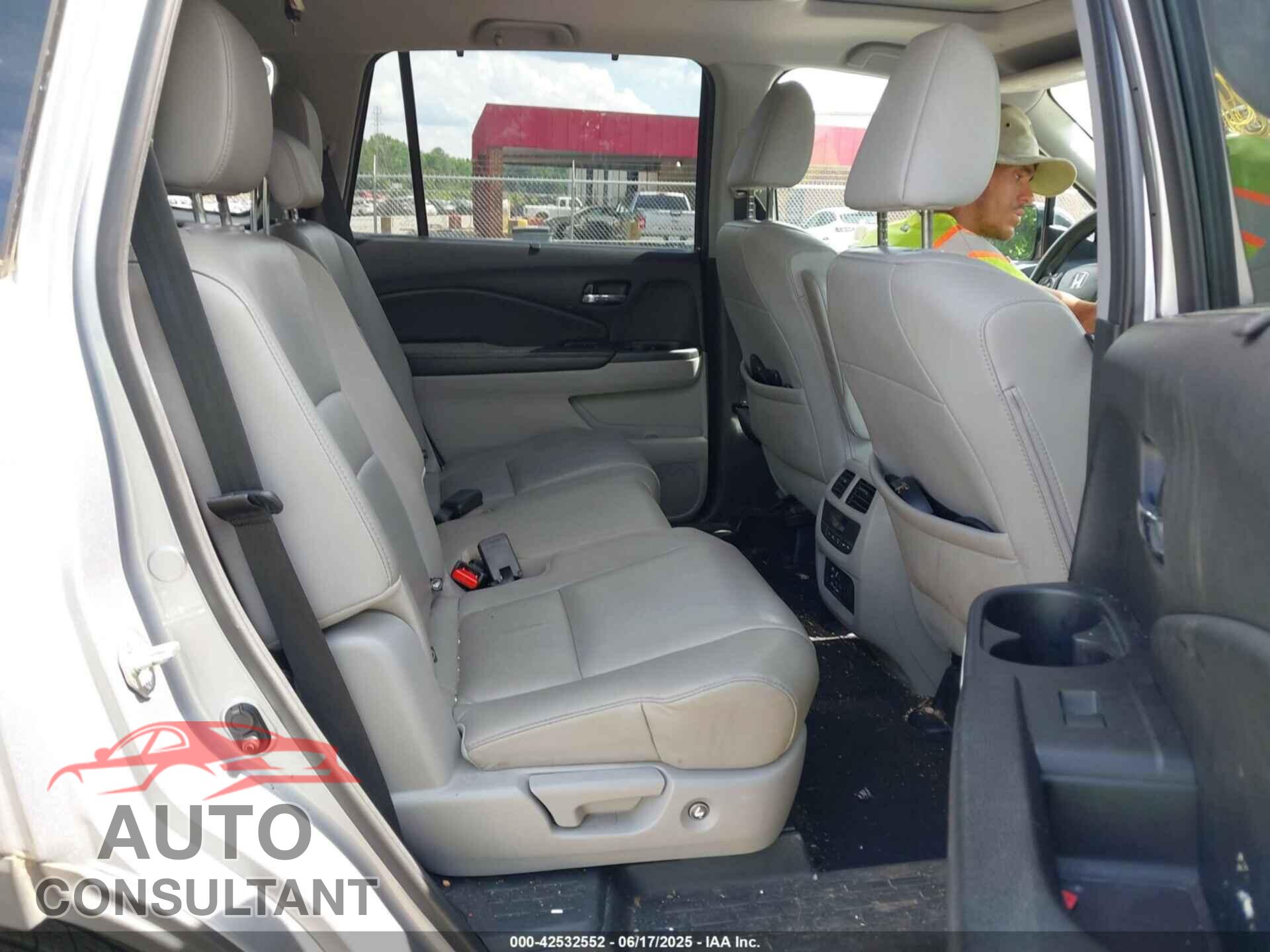 HONDA PILOT 2017 - 5FNYF5H94HB024087