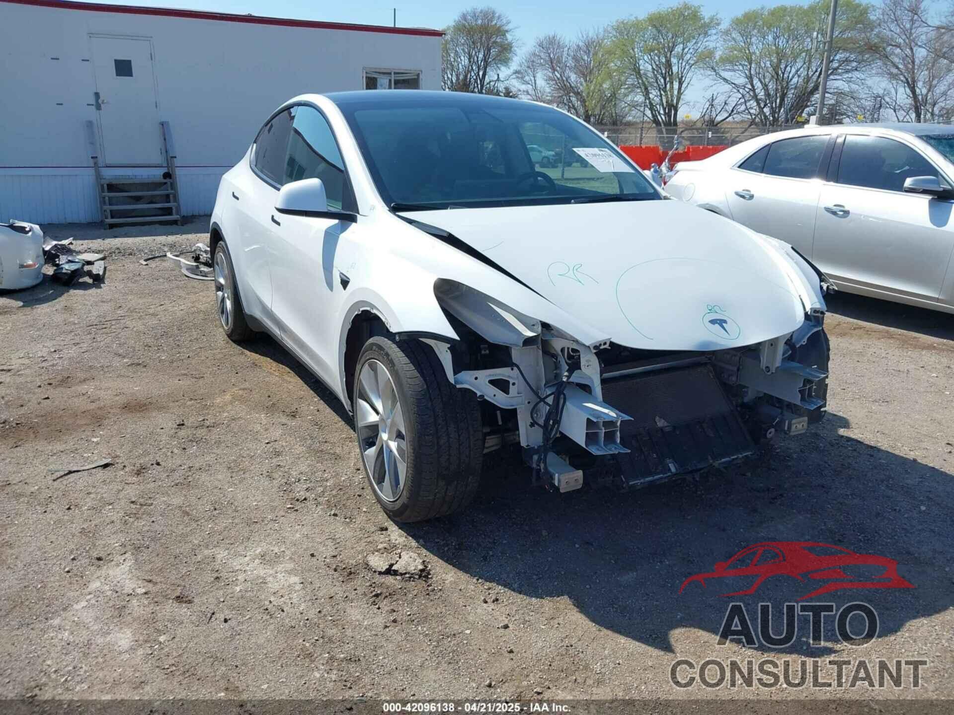 TESLA MODEL Y 2021 - 5YJYGDEE4MF122362