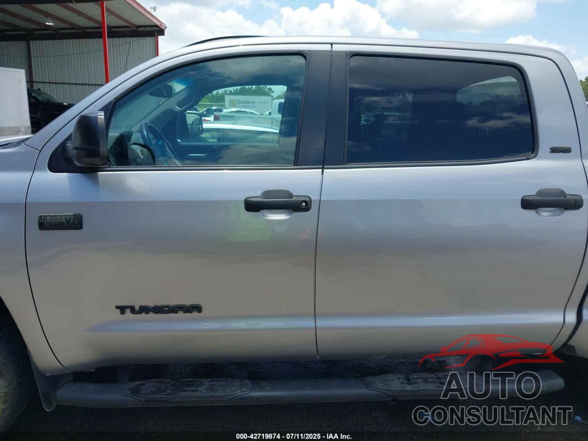 TOYOTA TUNDRA 2017 - 5TFDW5F17HX584574
