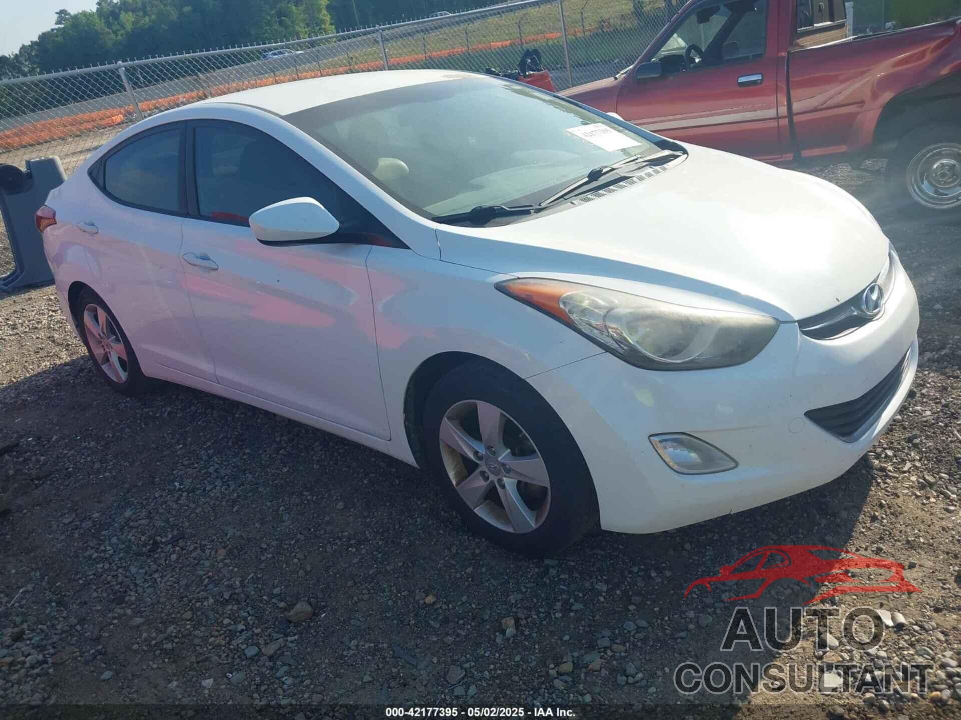HYUNDAI ELANTRA 2013 - 5NPDH4AE2DH324863