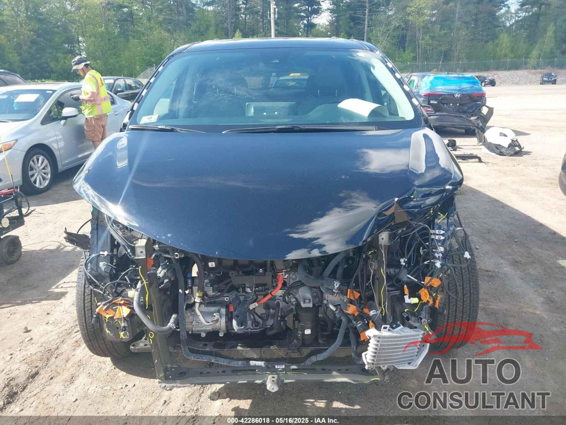 TOYOTA SIENNA 2022 - 5TDYSKFC2NS042734