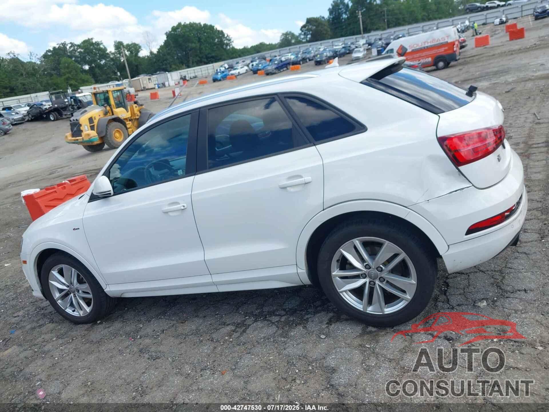 AUDI Q3 2018 - WA1BCCFS1JR012255