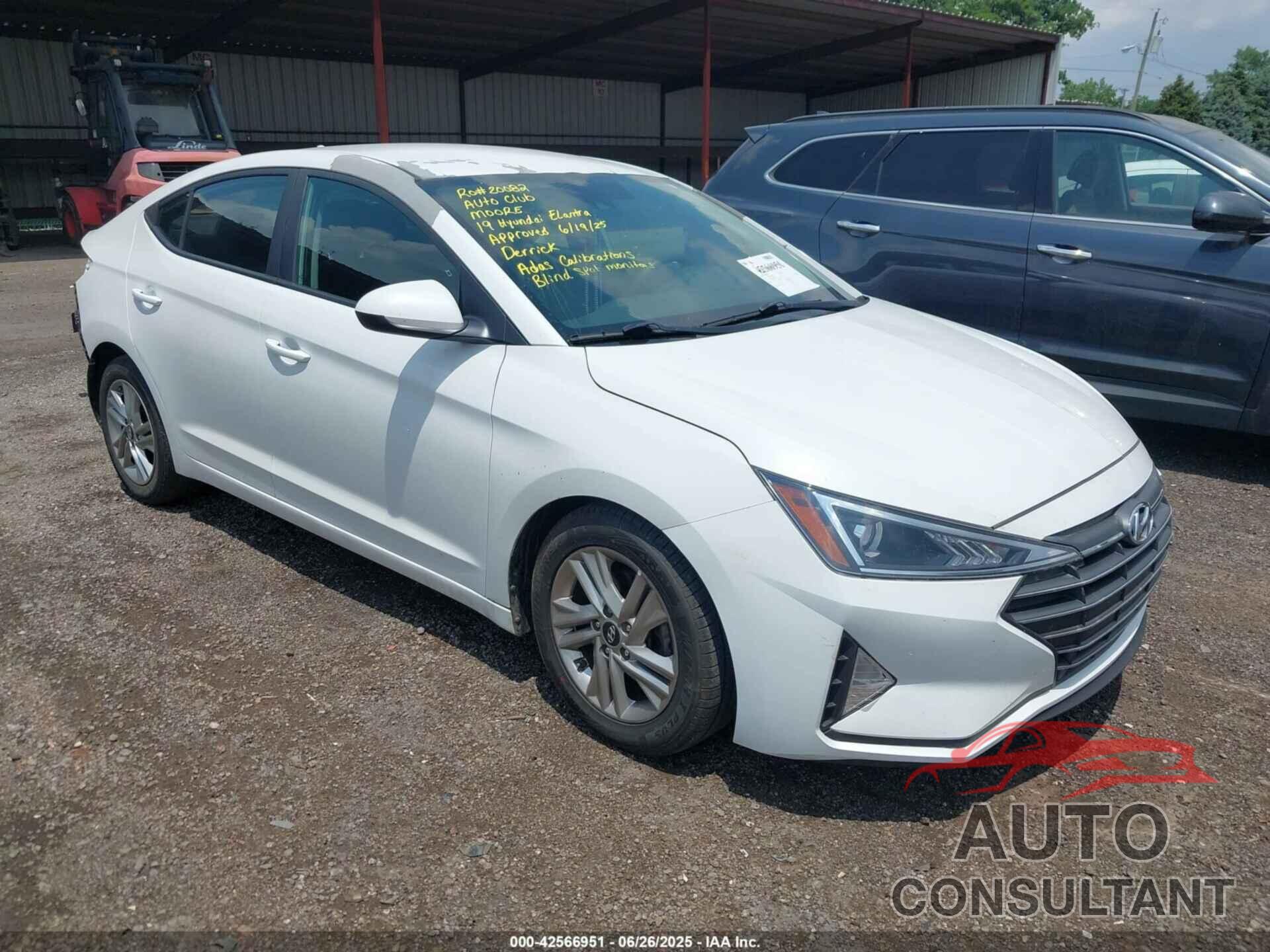 HYUNDAI ELANTRA 2019 - 5NPD84LF0KH472898