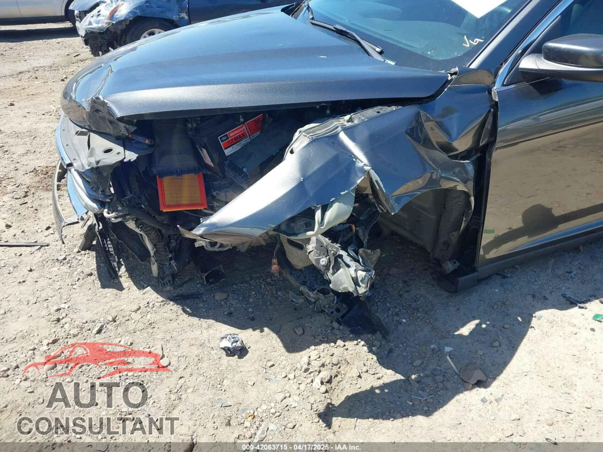 FORD TAURUS 2018 - 1FAHP2E85JG102868
