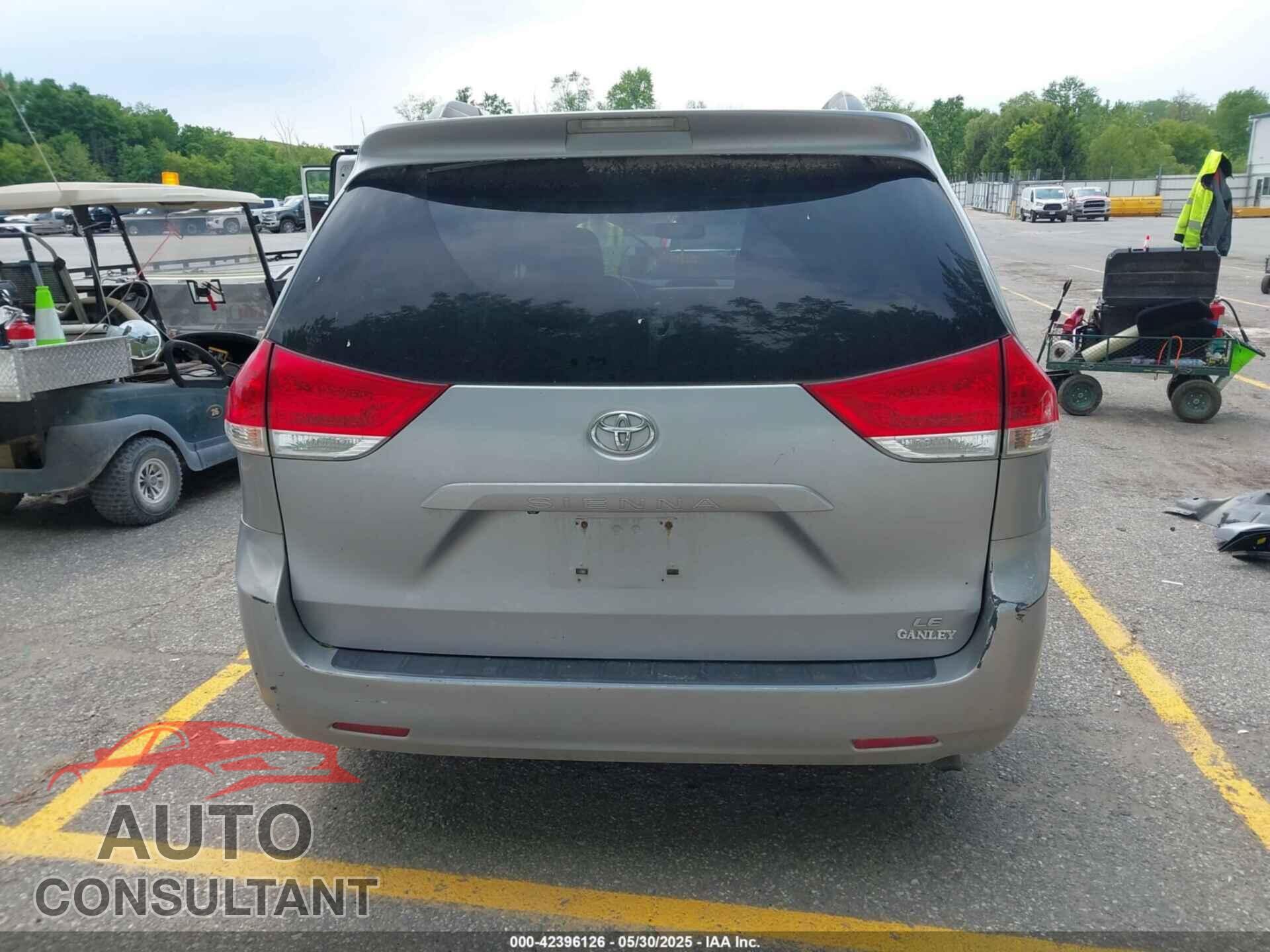 TOYOTA SIENNA 2011 - 5TDKK3DC5BS036145