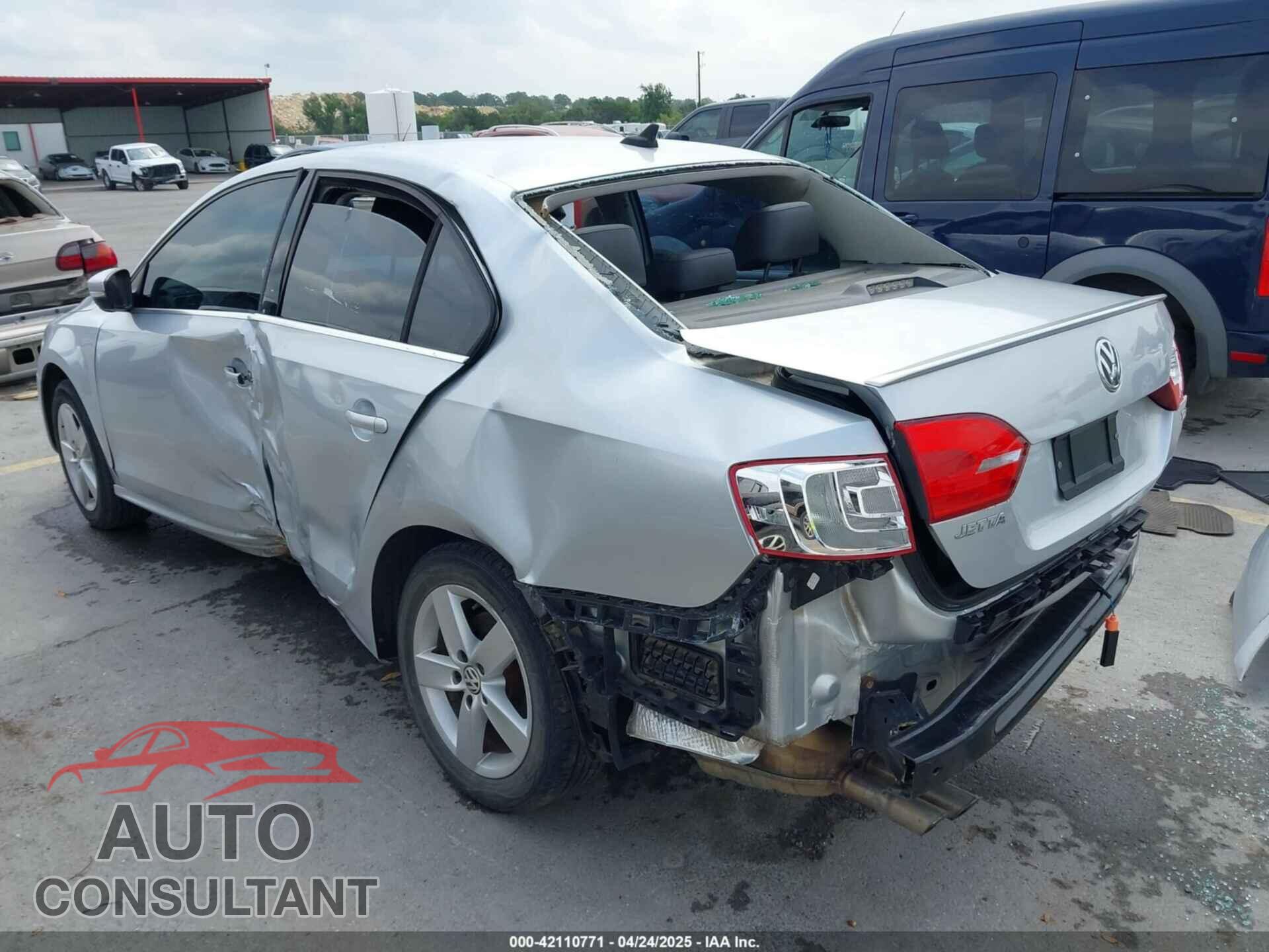 VOLKSWAGEN JETTA 2012 - 3VWLL7AJXCM359181