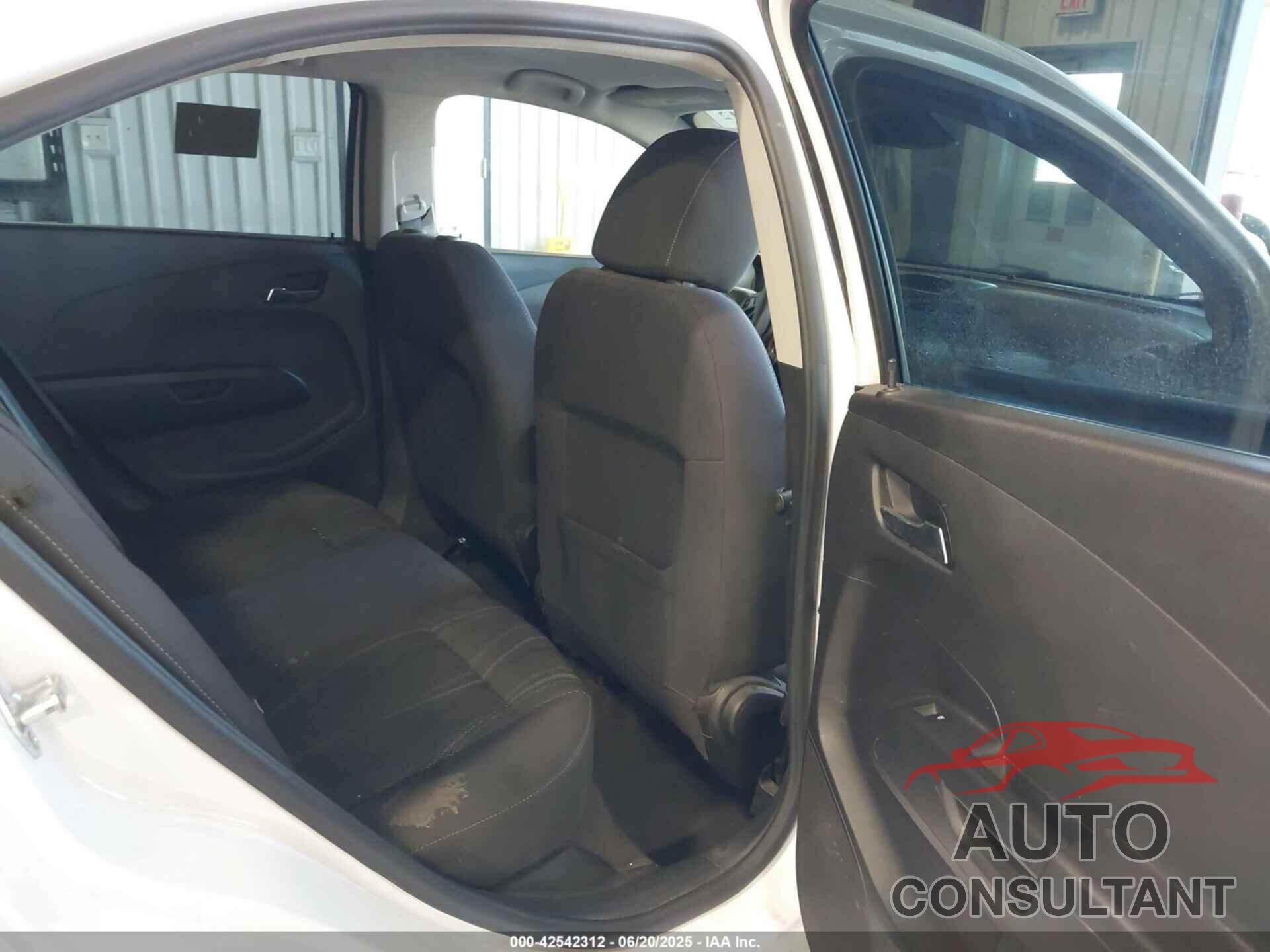 CHEVROLET SONIC 2015 - 1G1JC5SH4F4136377