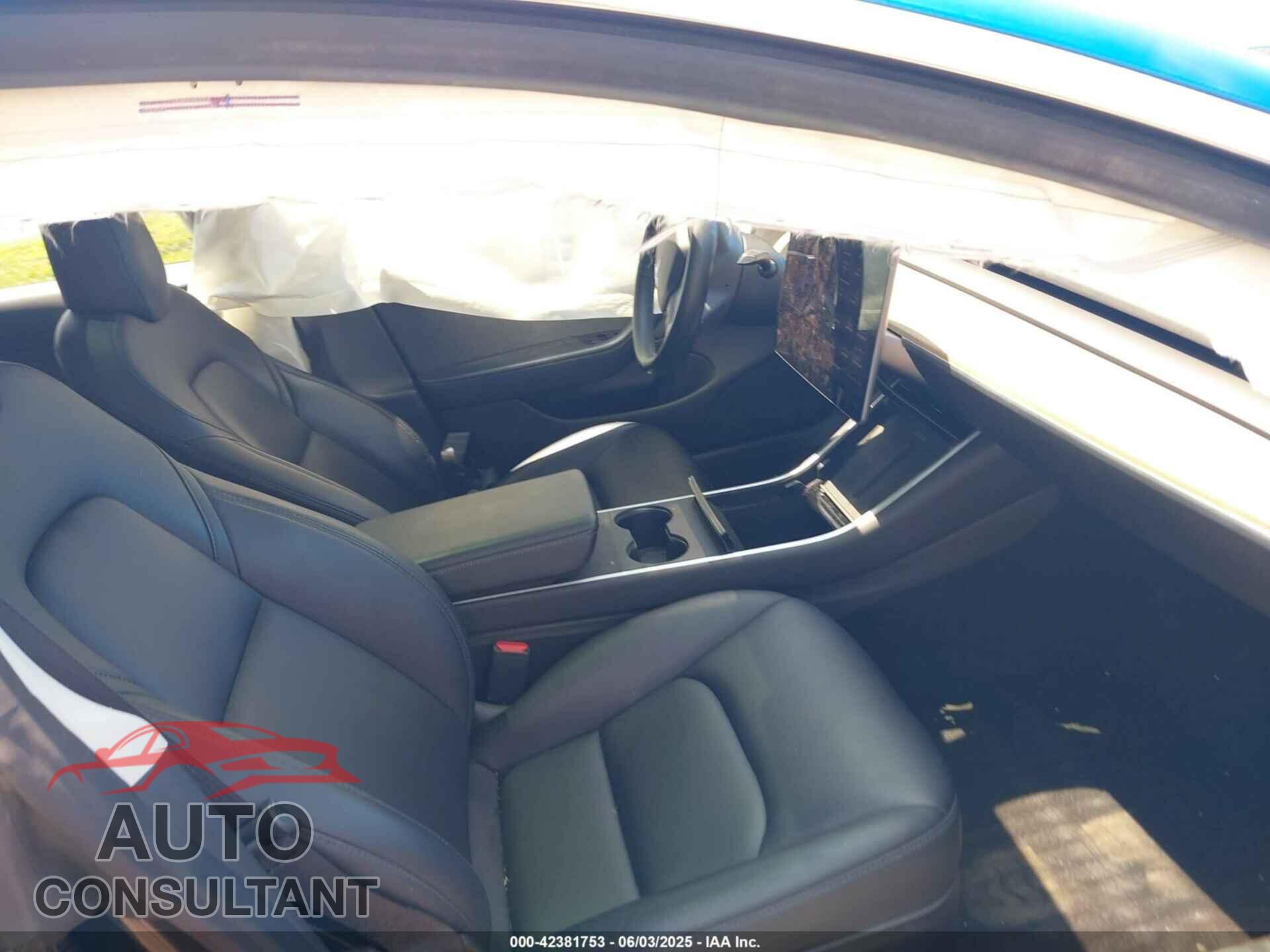 TESLA MODEL 3 2019 - 5YJ3E1EB5KF208748