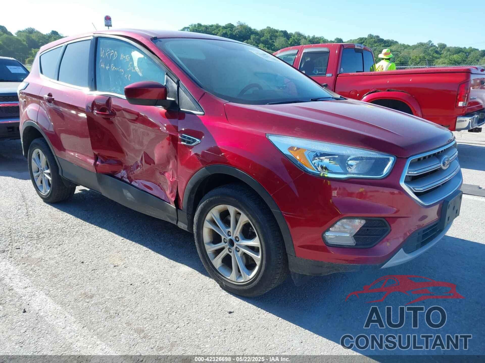 FORD ESCAPE 2017 - 1FMCU9G9XHUE08239