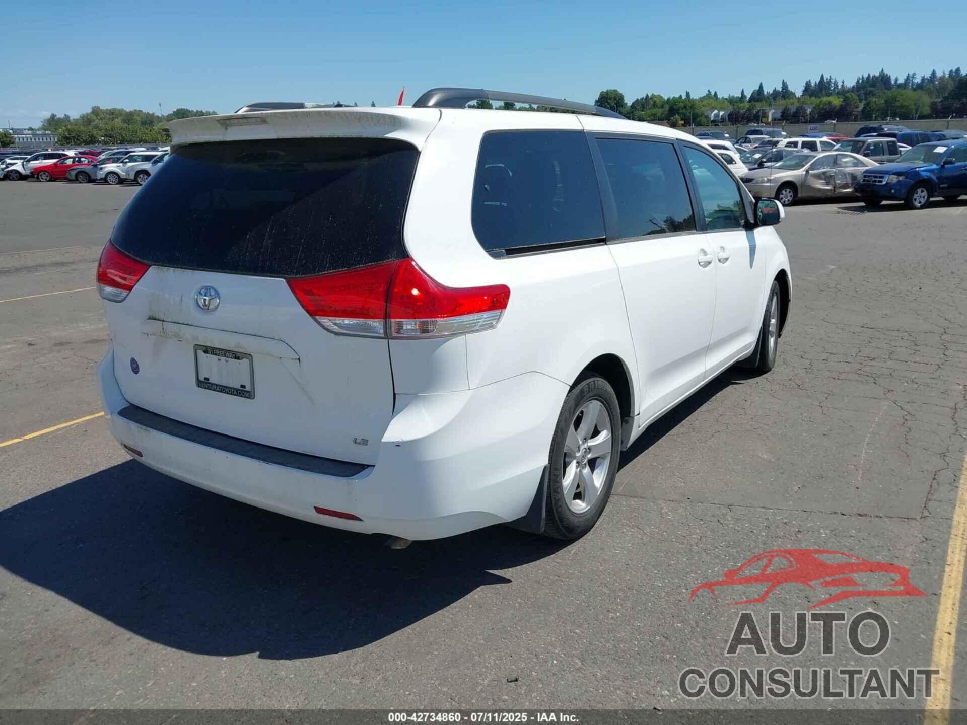 TOYOTA SIENNA 2013 - 5TDKK3DC0DS352376