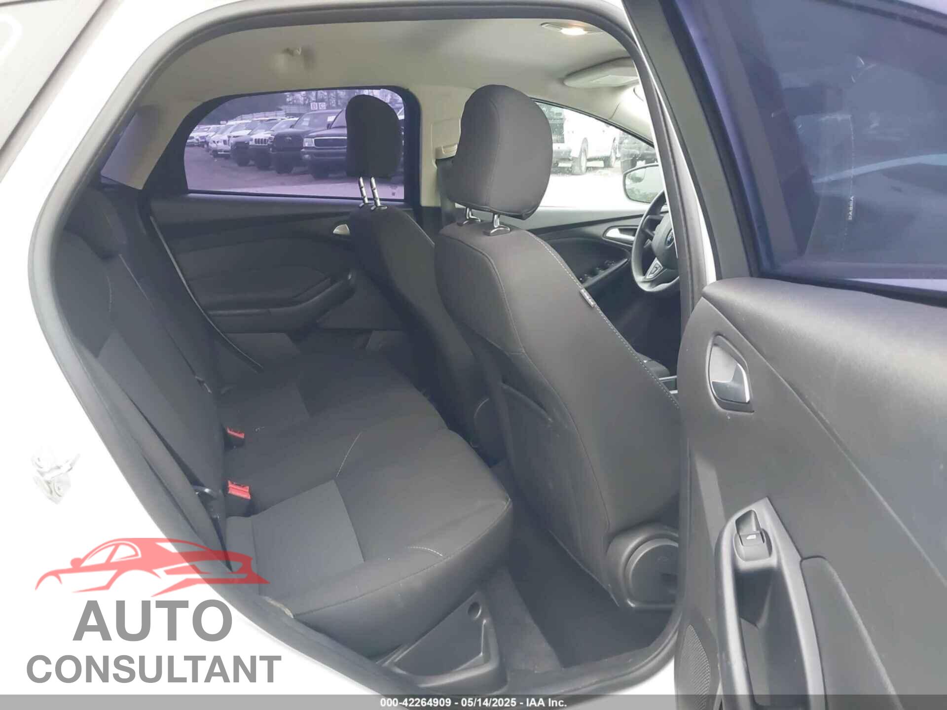 FORD FOCUS 2017 - 1FADP3K21HL233138