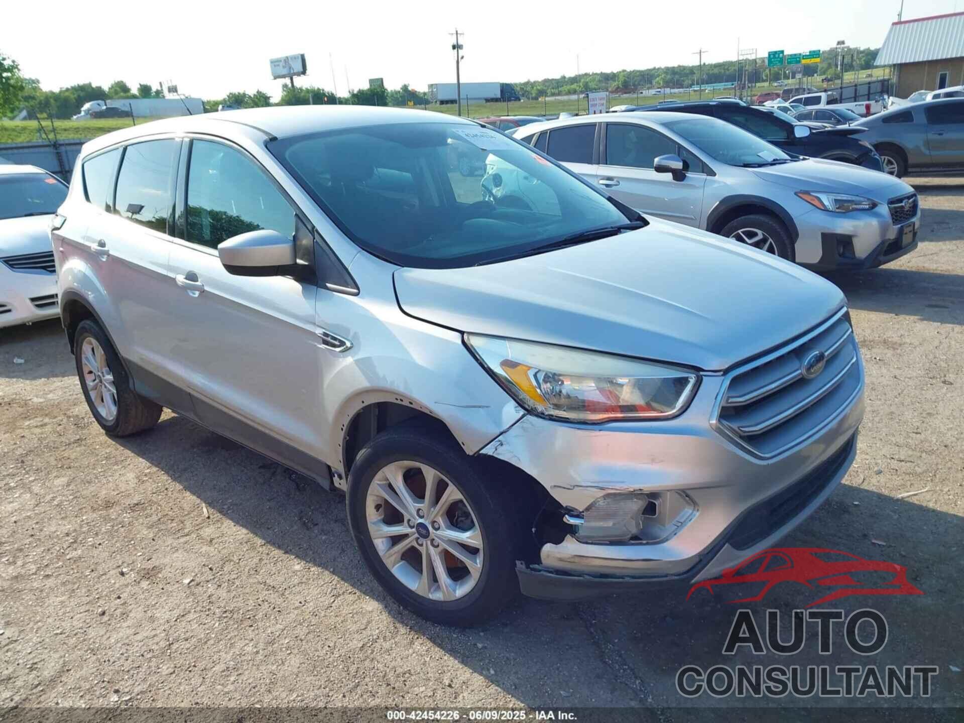 FORD ESCAPE 2017 - 1FMCU9G90HUE95990