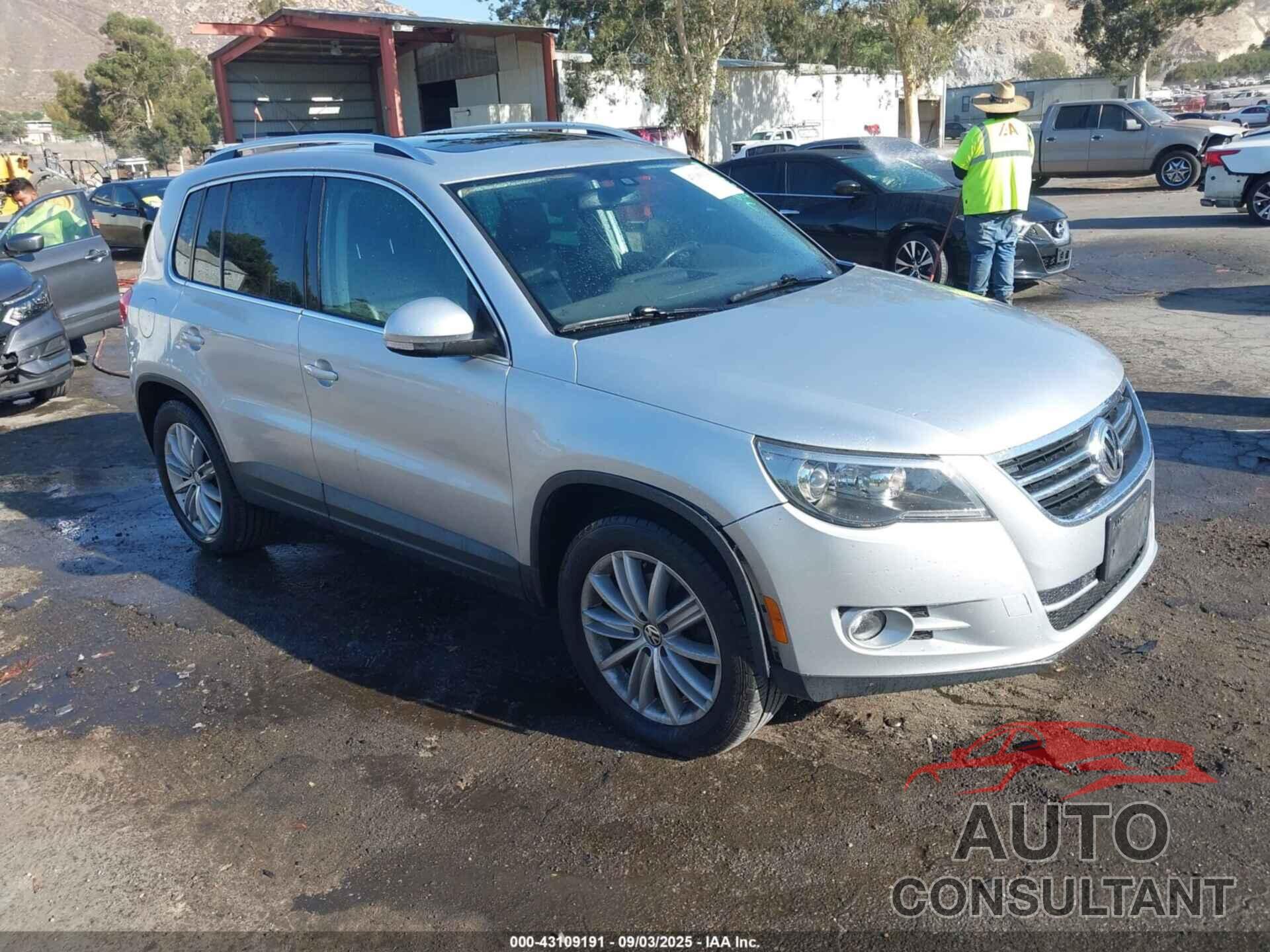 VOLKSWAGEN TIGUAN 2011 - WVGAV7AX1BW550328
