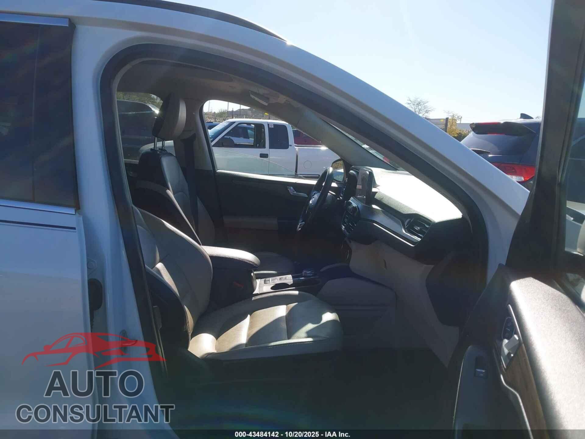 FORD ESCAPE 2020 - 1FMCU9J98LUA38748