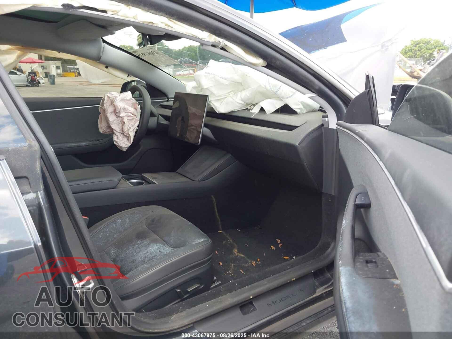 TESLA MODEL 3 2024 - 5YJ3E1EA3RF739318
