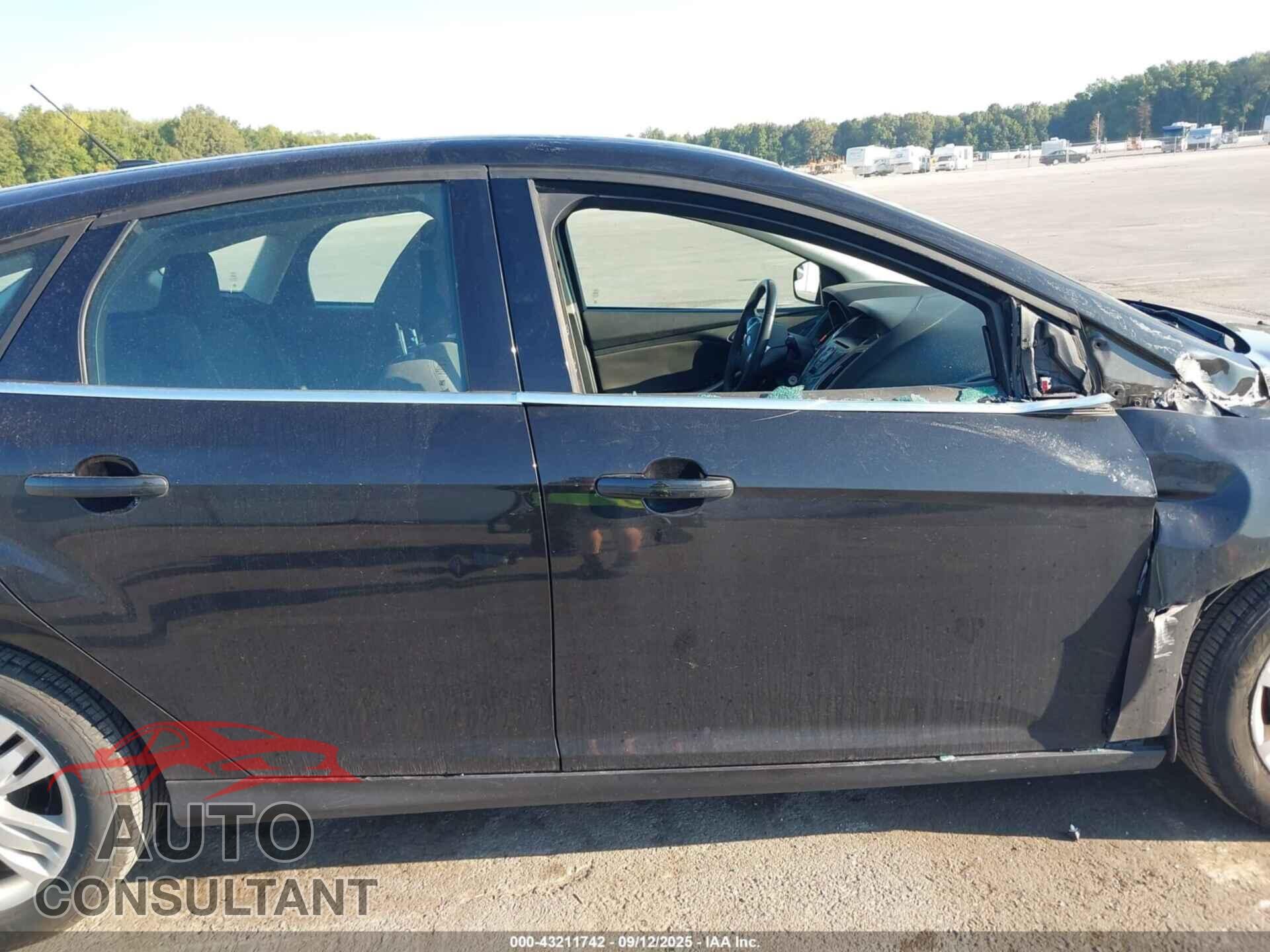 FORD FOCUS 2012 - 1FAHP3M21CL457341