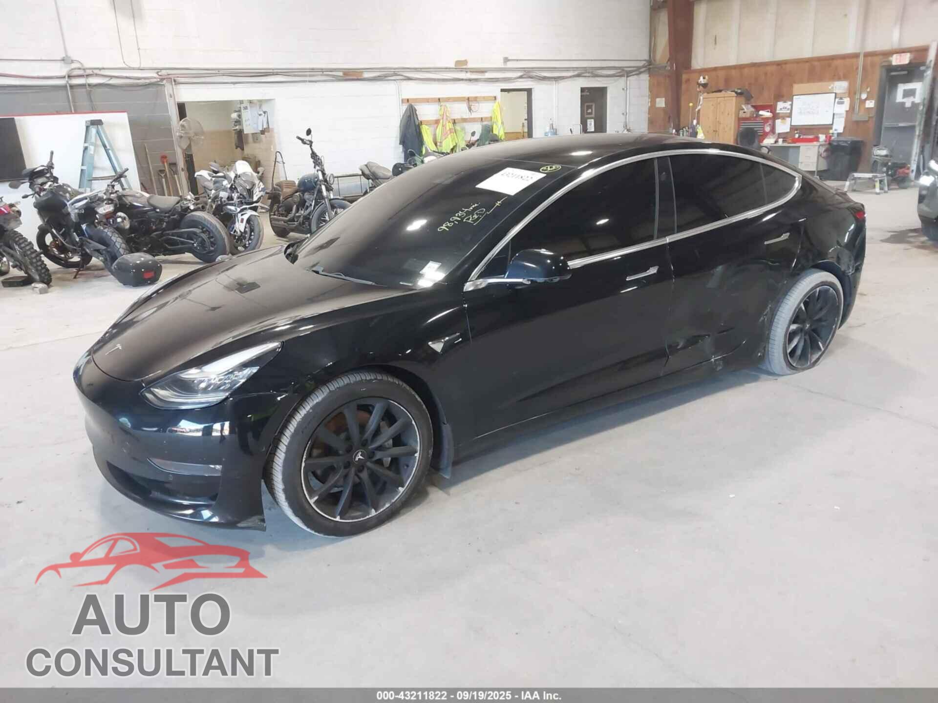 TESLA MODEL 3 2019 - 5YJ3E1EB3KF210496