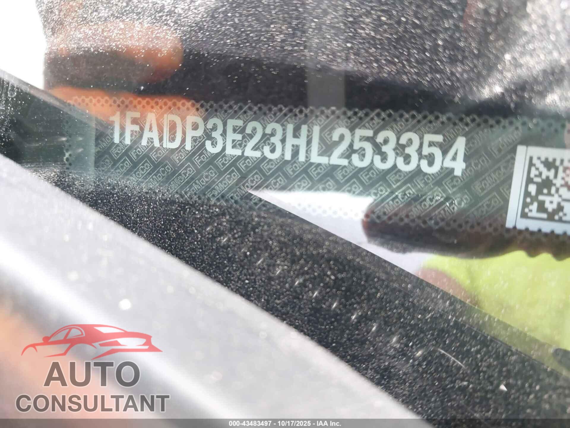 FORD FOCUS 2017 - 1FADP3E23HL253354