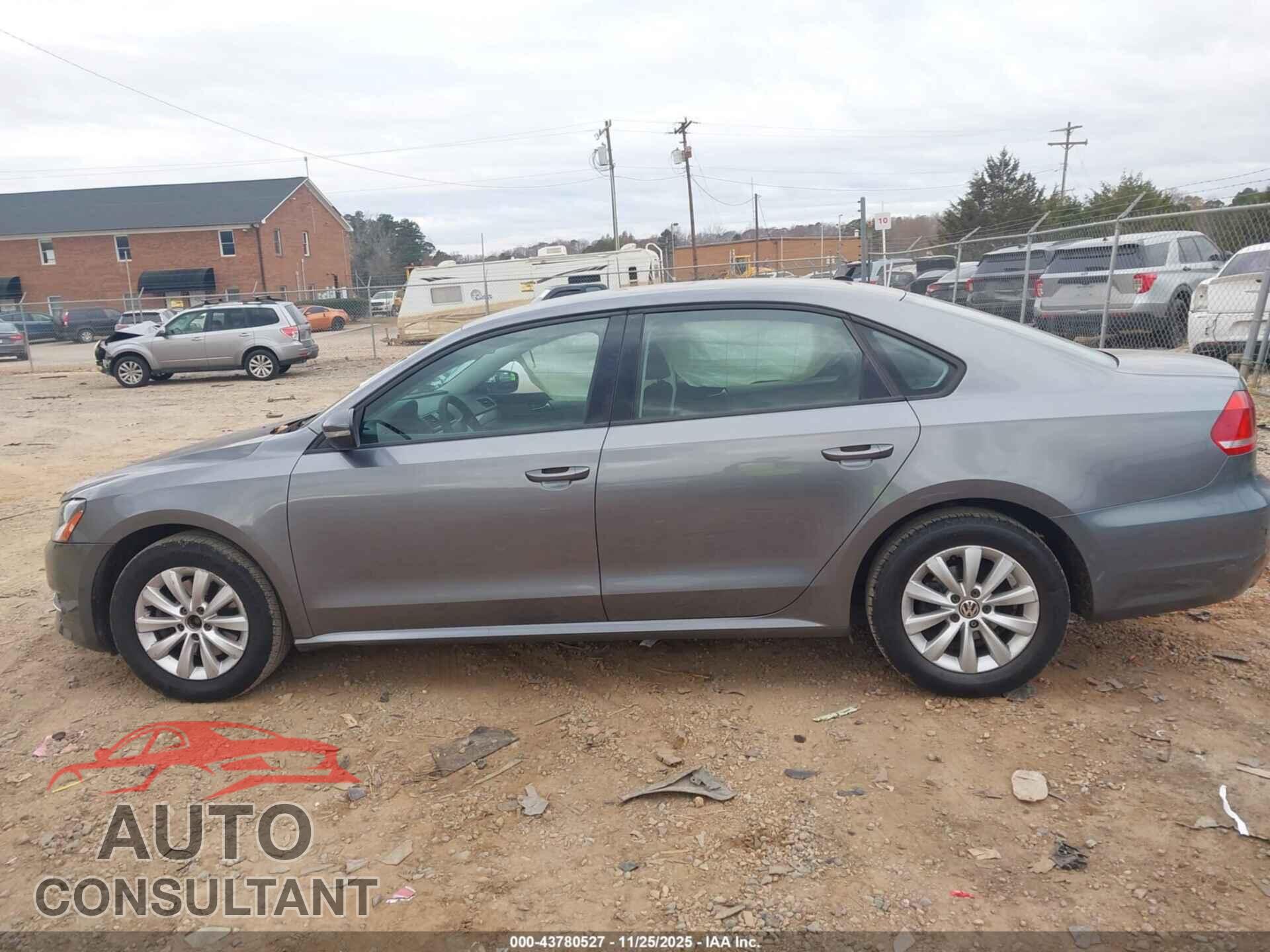 VOLKSWAGEN PASSAT 2013 - 1VWAP7A32DC012962