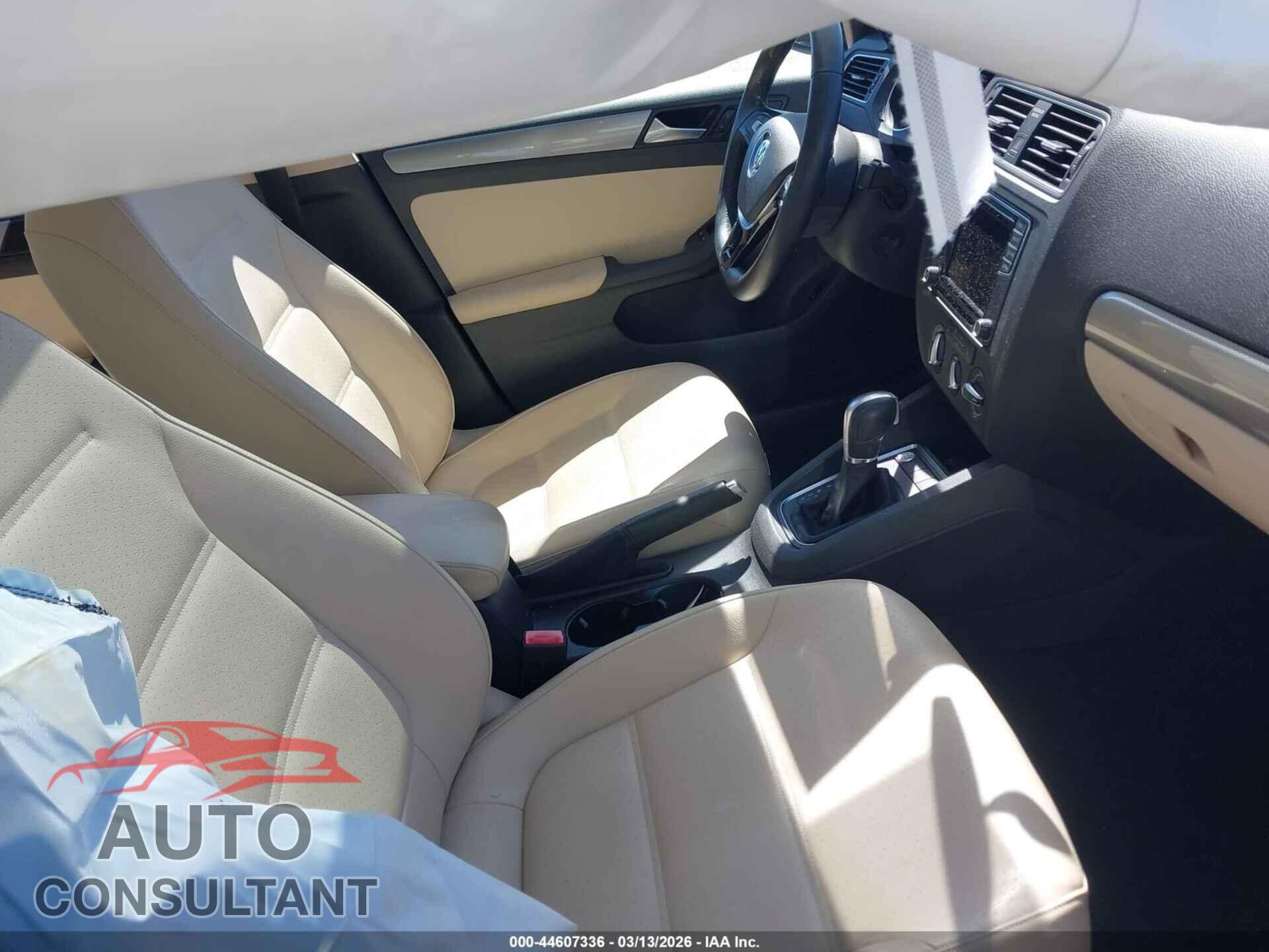 VOLKSWAGEN JETTA 2017 - 3VWDB7AJ6HM245869