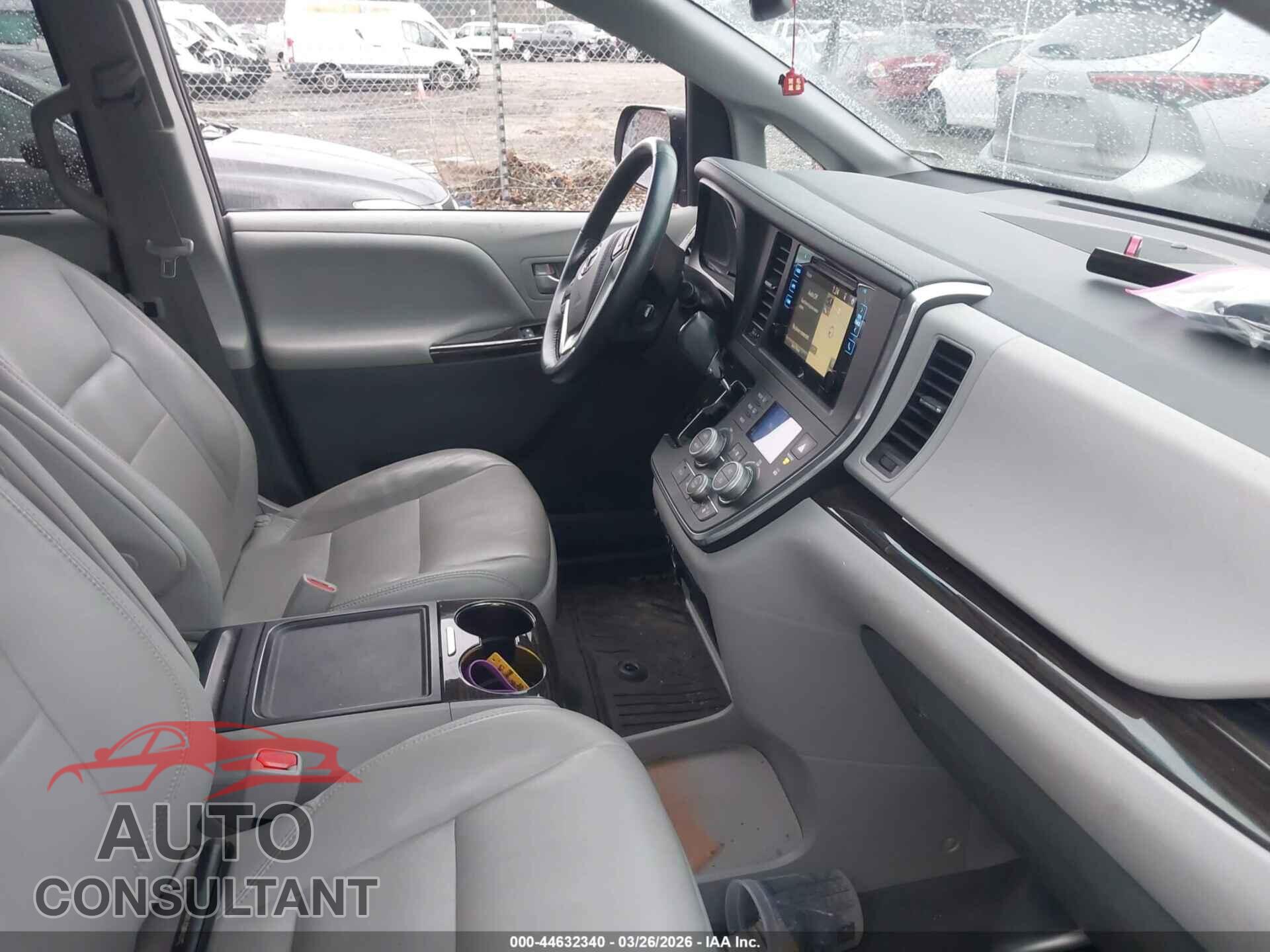 TOYOTA SIENNA 2017 - 5TDDZ3DC3HS156250