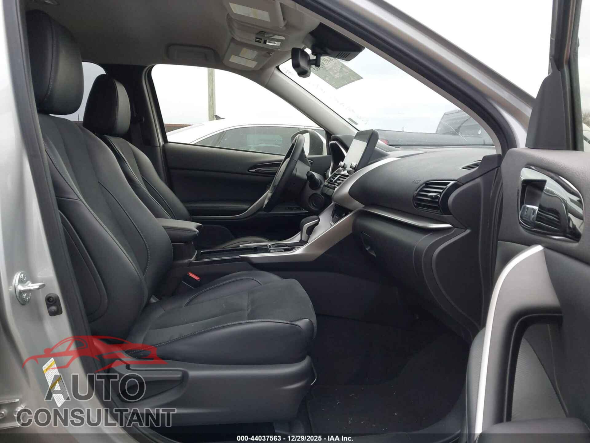 MITSUBISHI ECLIPSE CROSS 2024 - JA4ATWAA2RZ059754