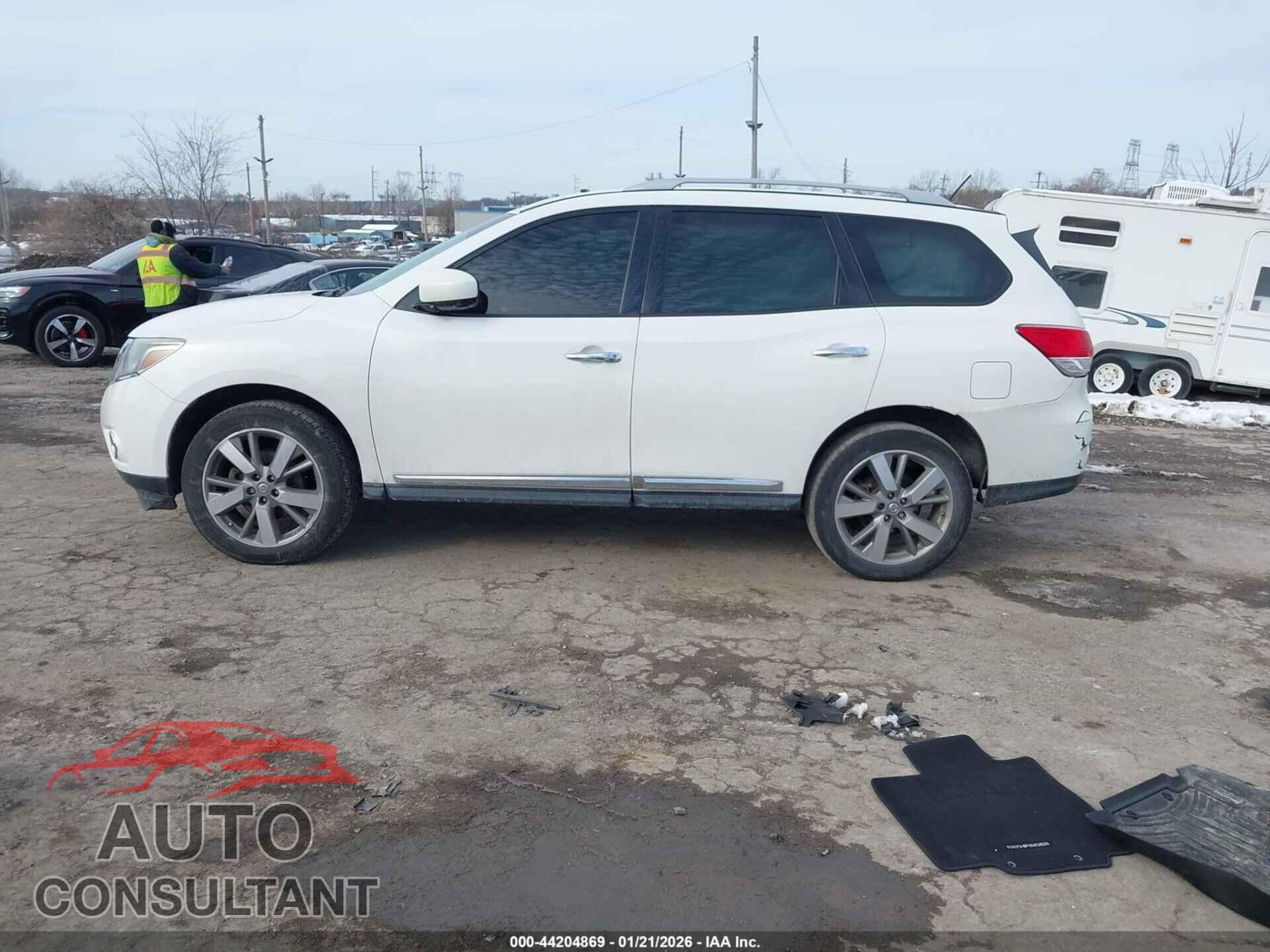 NISSAN PATHFINDER 2013 - 5N1AR2MM7DC652620