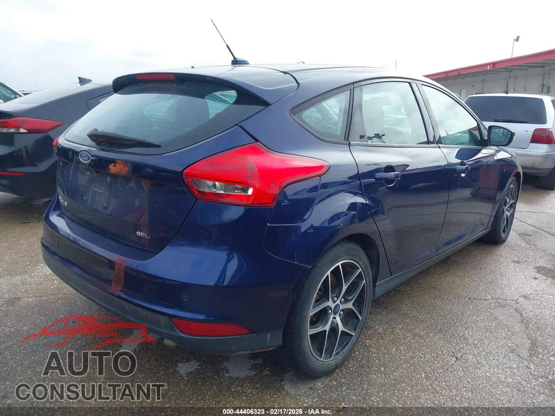 FORD FOCUS 2017 - 1FADP3M22HL324352