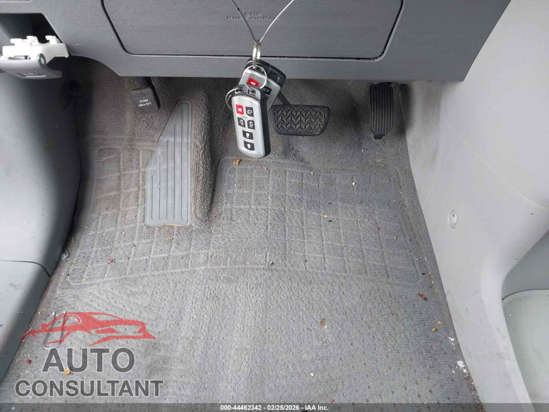 TOYOTA SIENNA 2011 - 5TDYK3DC4BS068353