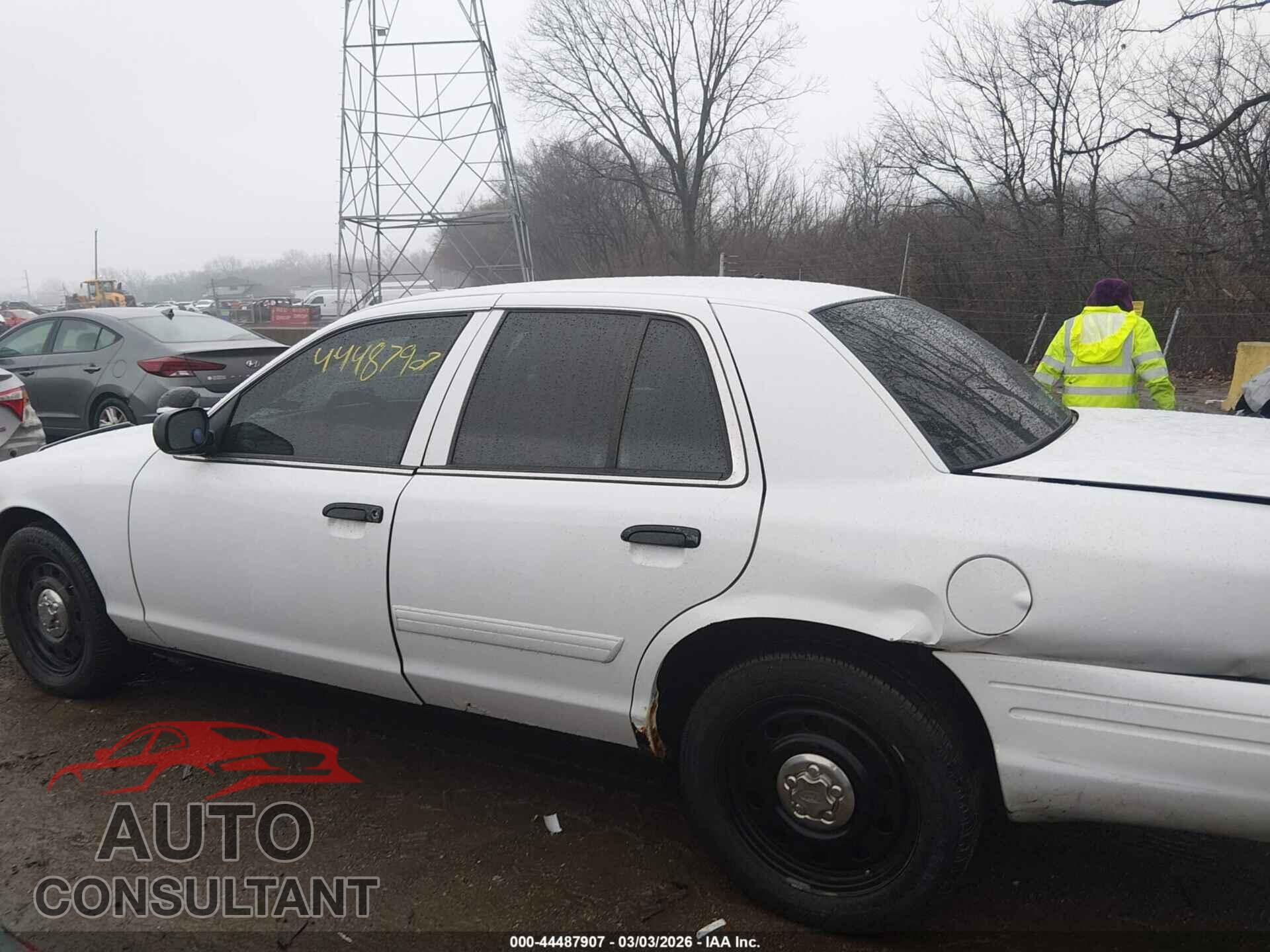 FORD CROWN VICTORIA 2011 - 2FABP7BV7BX180593