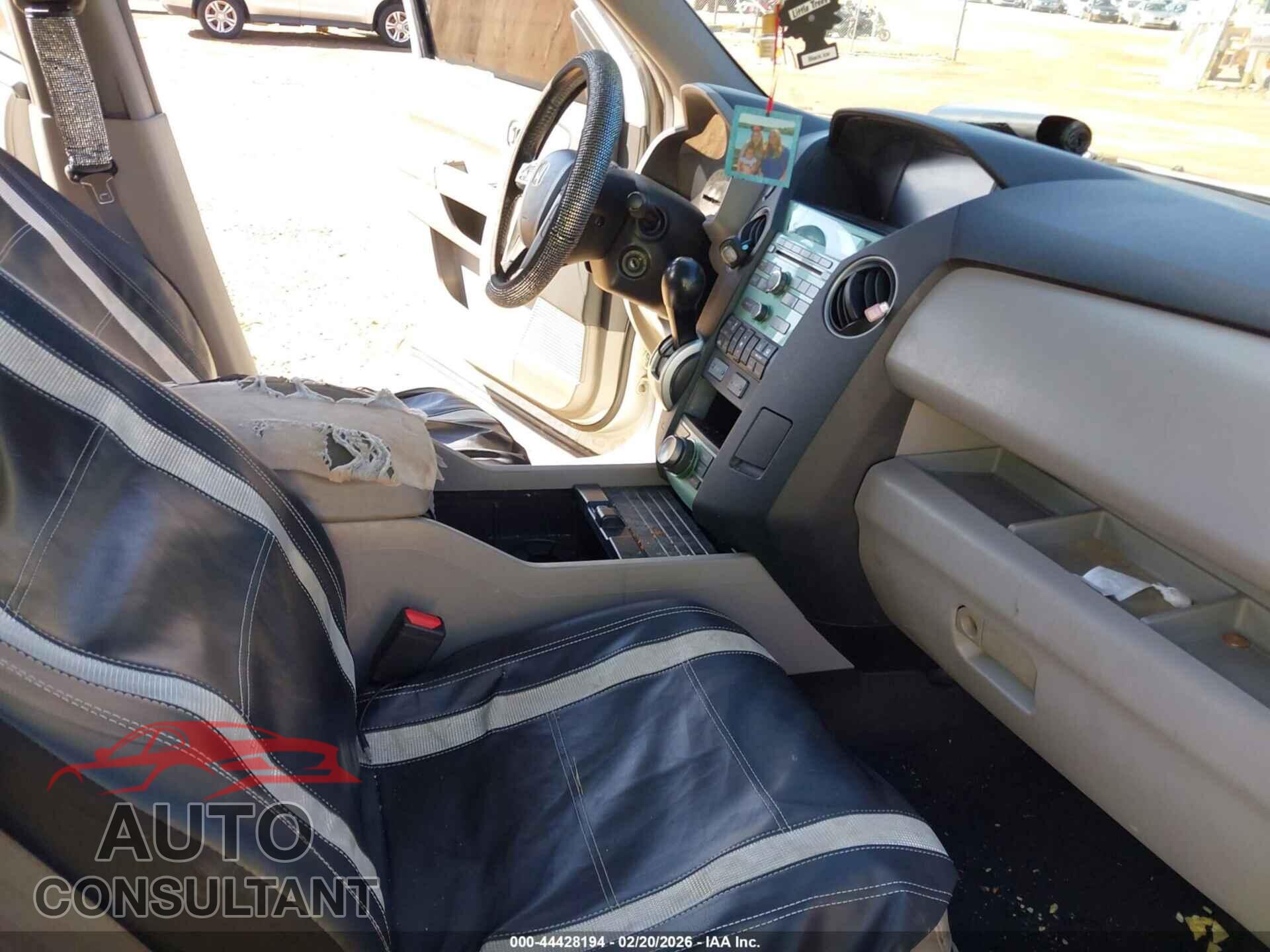 HONDA PILOT 2011 - 5FNYF3H74BB005226
