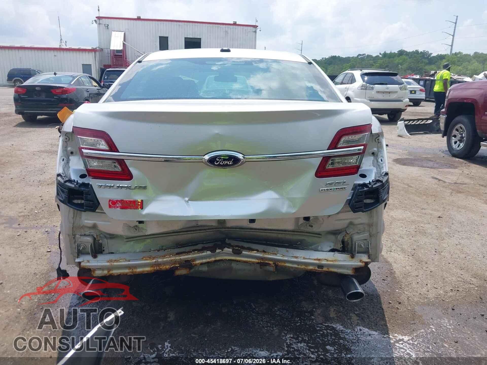 FORD TAURUS 2015 - 1FAHP2E81FG142727