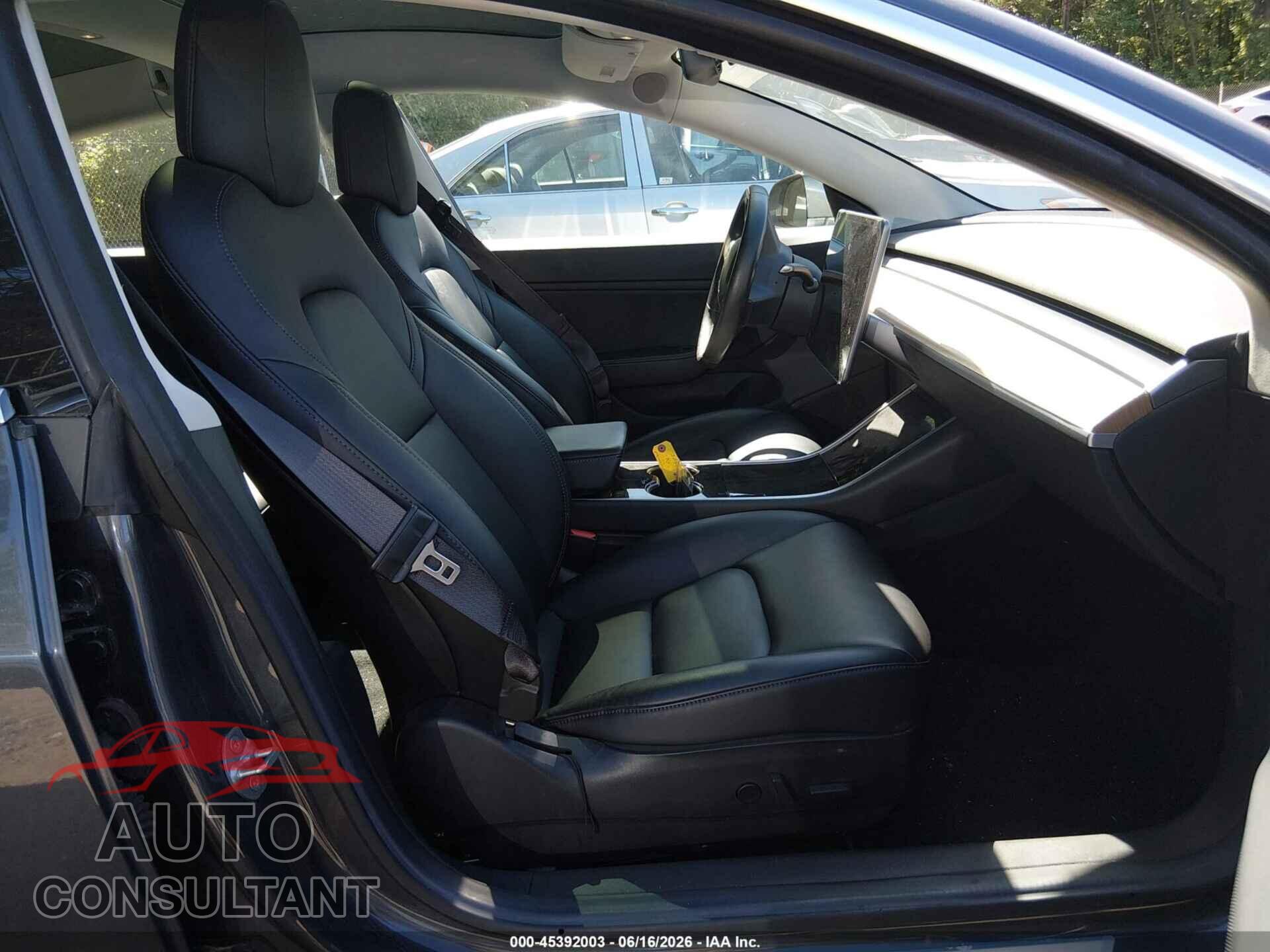 TESLA MODEL 3 2018 - 5YJ3E1EA3JF023975